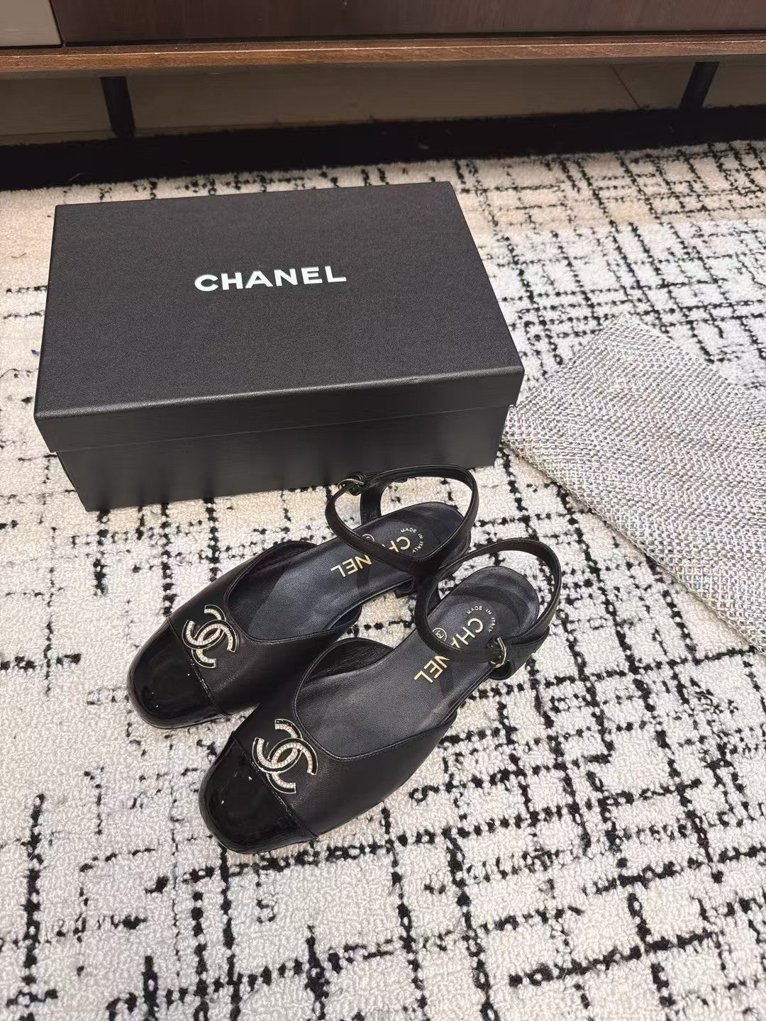 FLAT SLINGBACKS IN BLACK CALFSKIN - 35