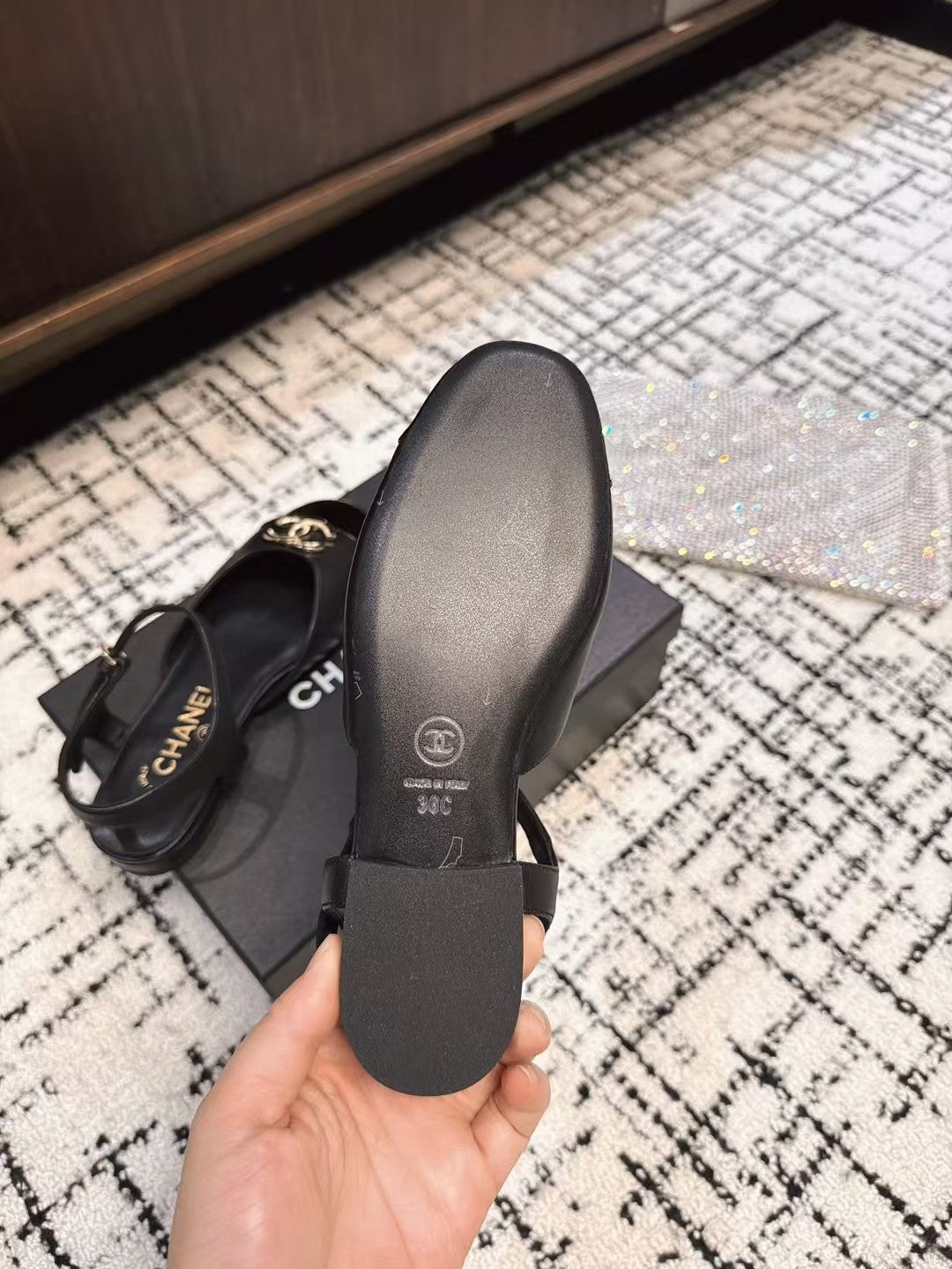FLAT SLINGBACKS IN BLACK CALFSKIN - 35