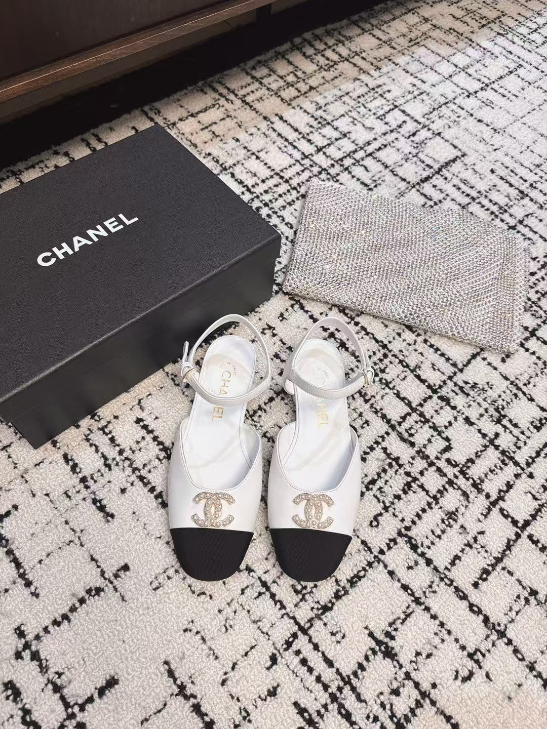 FLAT SLINGBACKS IN WHITE CALFSKIN AND BLACK FABRIC - 35