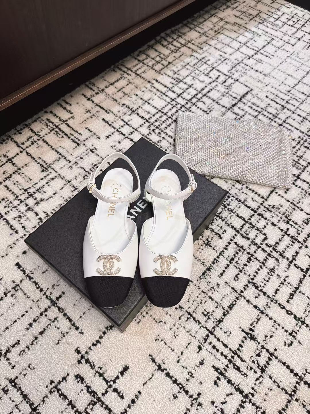FLAT SLINGBACKS IN WHITE CALFSKIN AND BLACK FABRIC - 35