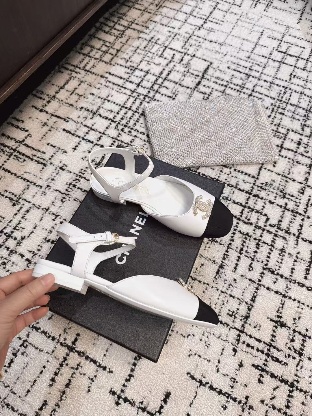 FLAT SLINGBACKS IN WHITE CALFSKIN AND BLACK FABRIC - 35
