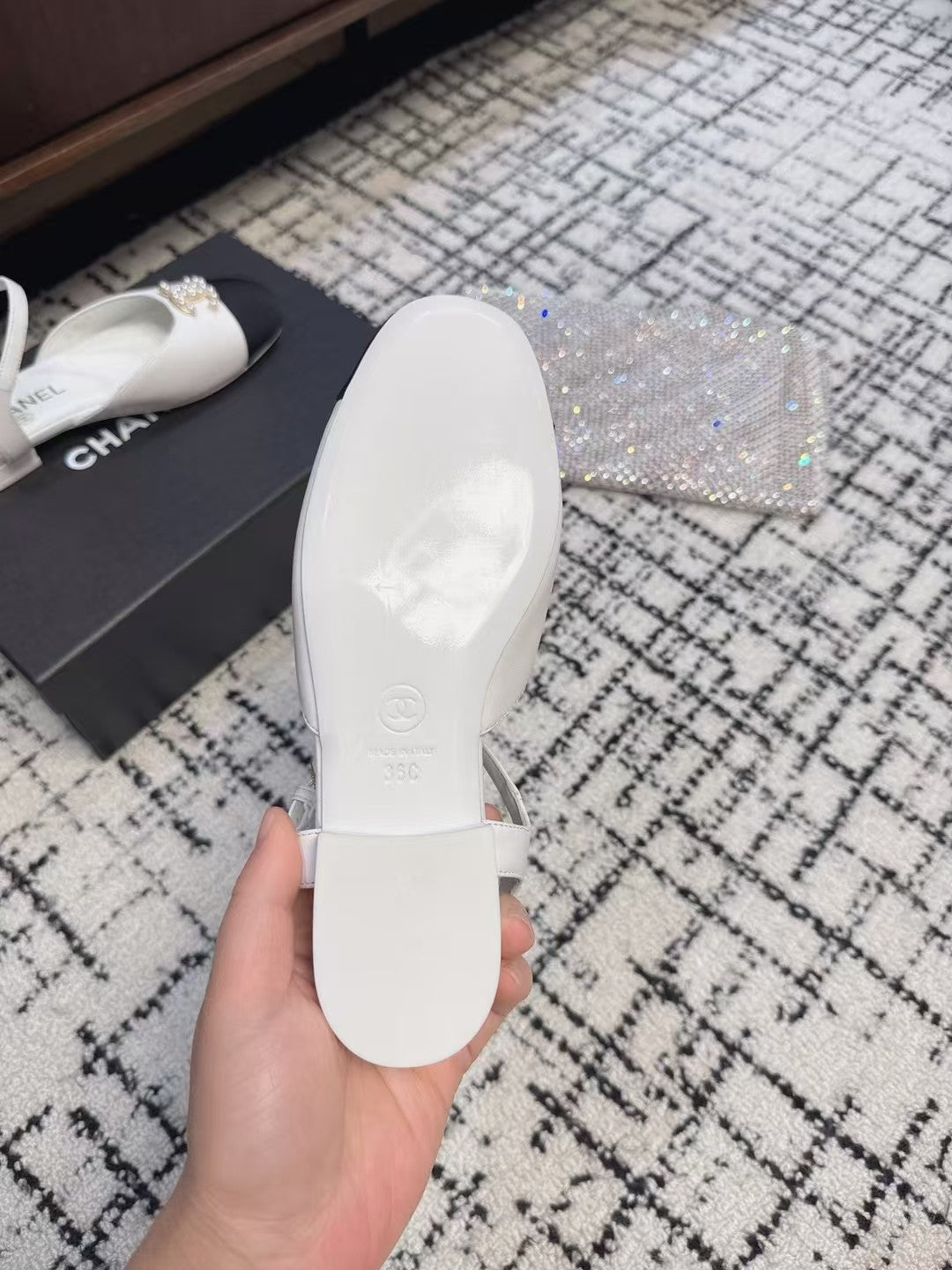 FLAT SLINGBACKS IN WHITE CALFSKIN AND BLACK FABRIC - 35