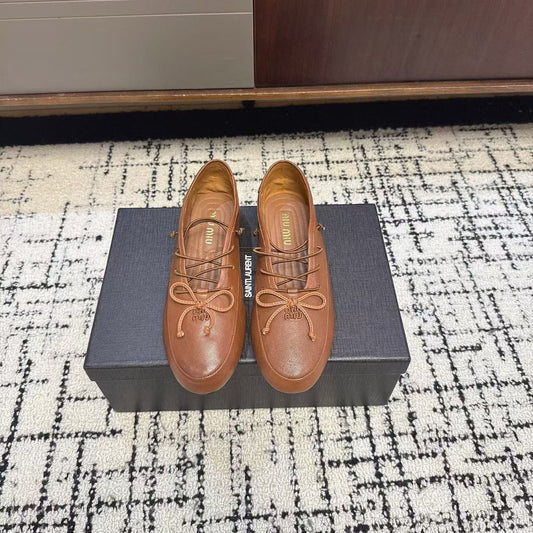 Лофери MIUMIU 26S LACE UP BOW З ТЕЛЯЧОЇ ШКІРИ КАРАМЕЛЬНО-КОРИЧНЕВОГО КОЛЬОРУ