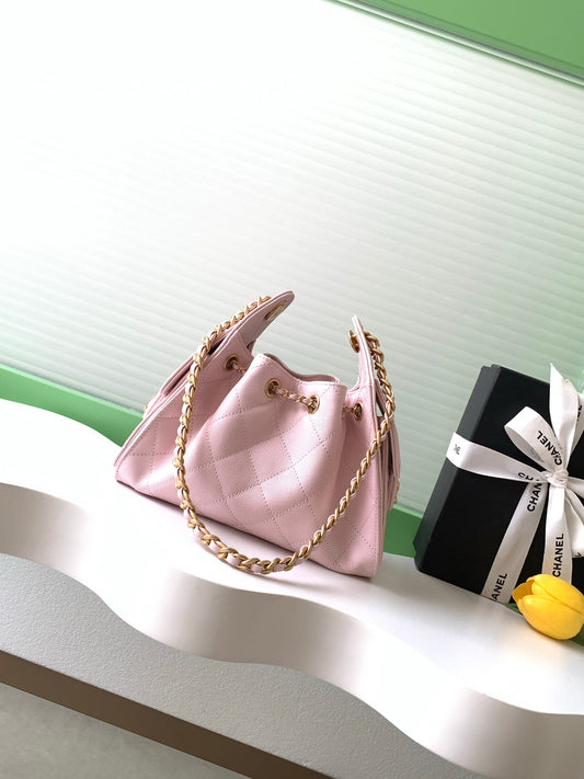 Сумка-хобо CHANEL 25S 22 зі світло-рожевої ікри з золотою фурнітурою