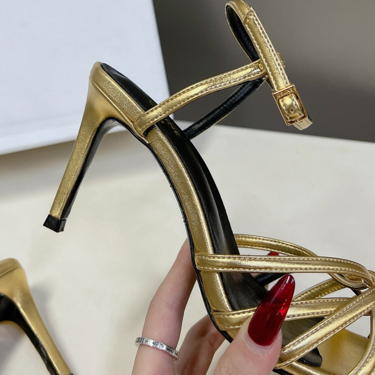 RIOMPHE SANDAL IN LAMBSKIN GOLD - 35