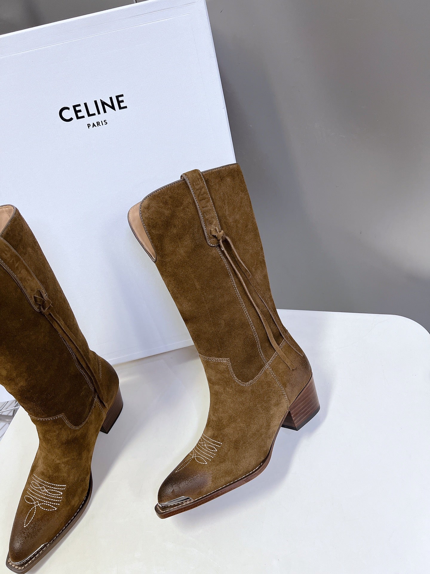 CELINE 25S HIGH CUT CHELSEA BOOTS 45MM IN BROWN SUEDE - 35