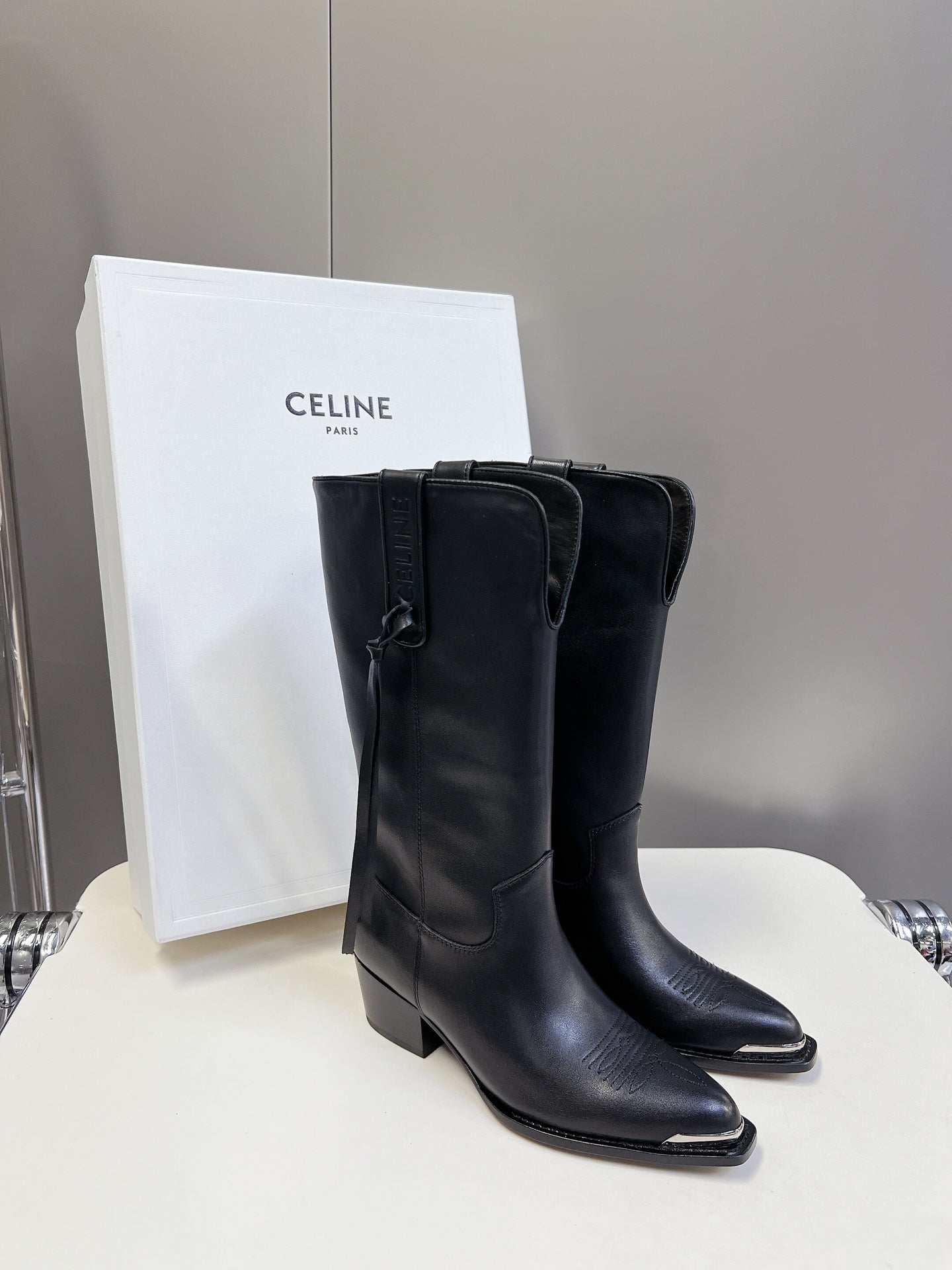CELINE 25S HIGH CUT CHELSEA BOOTS 45MM IN BLACK CALFSKIN - 35