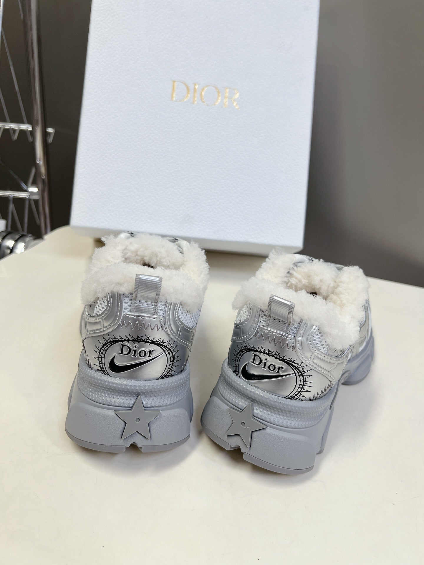 DIOR CHRONO SNEAKER 25S IN SILVER LAMBSKIN AND MESH FABRIC STYLE 1 - 35