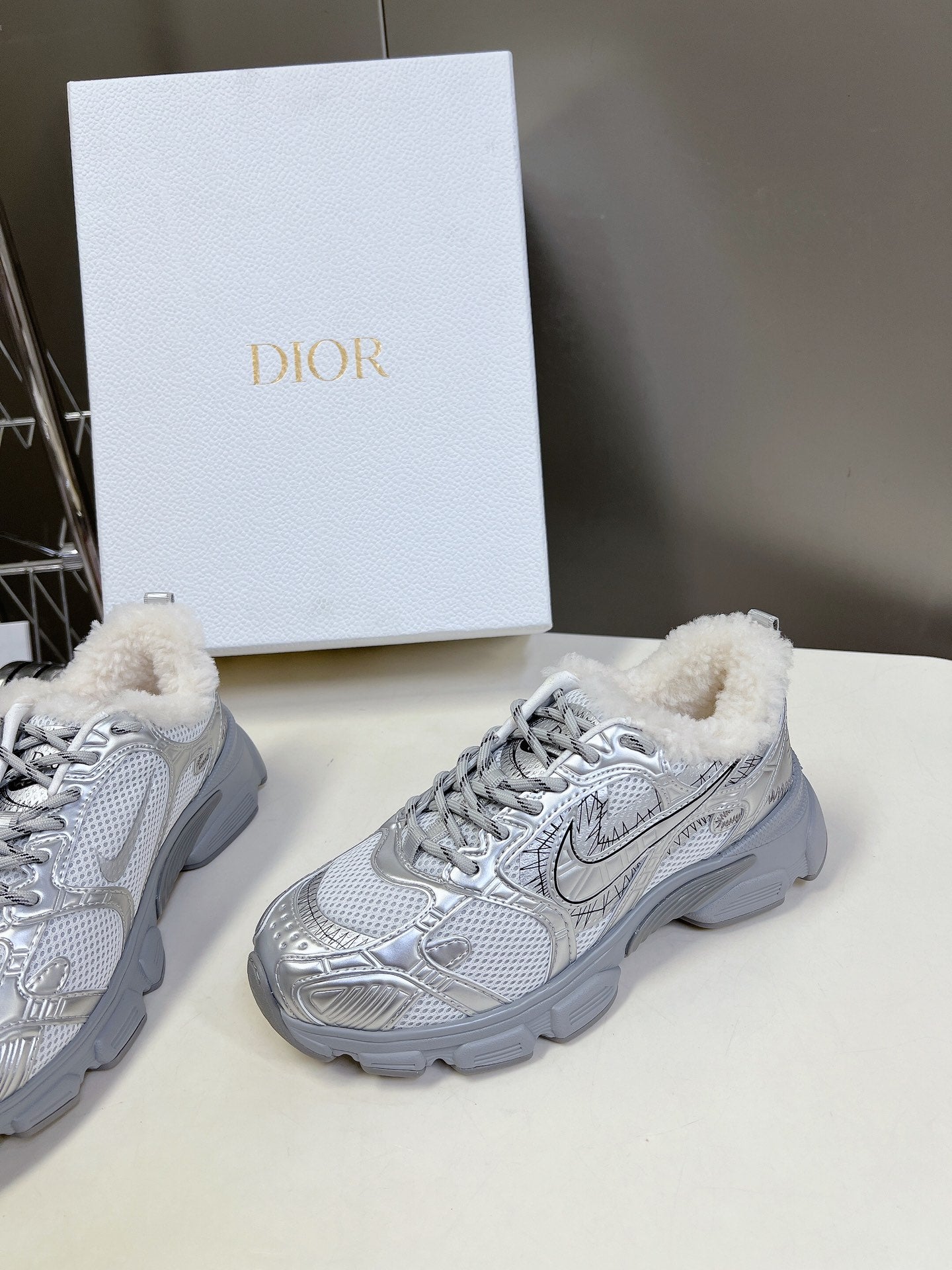 DIOR CHRONO SNEAKER 25S IN SILVER LAMBSKIN AND MESH FABRIC STYLE 1 - 35