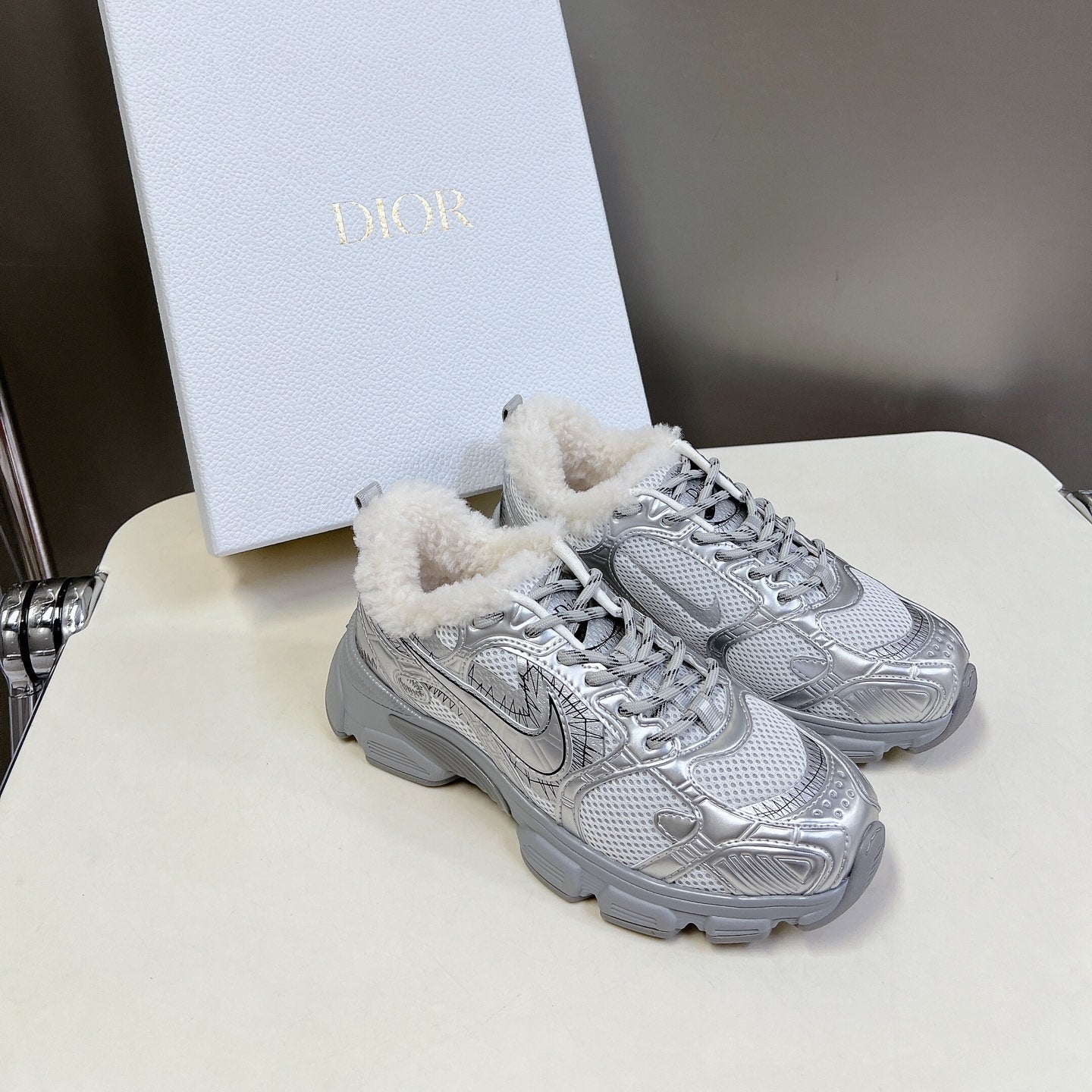 DIOR CHRONO SNEAKER 25S IN SILVER LAMBSKIN AND MESH FABRIC STYLE 1 - 35