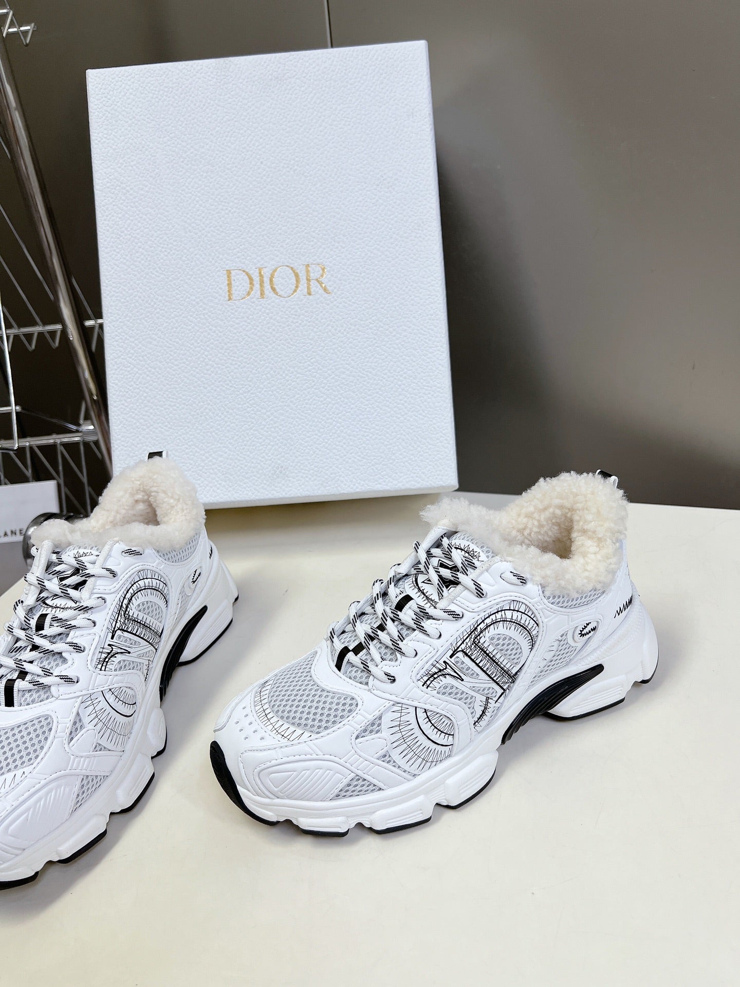 DIOR CHRONO SNEAKER 25S IN WHITE LAMBSKIN AND MESH FABRIC - 35