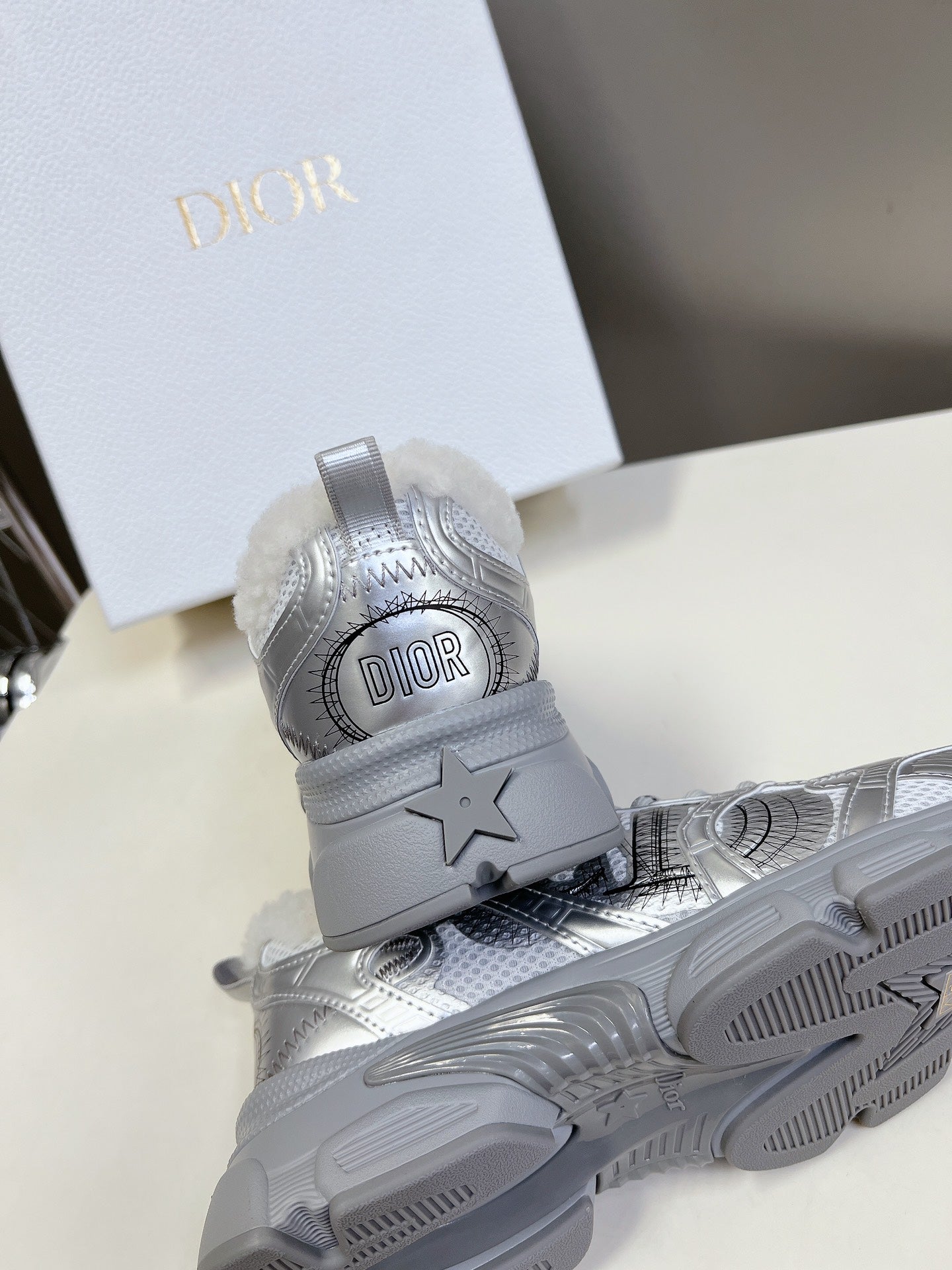 DIOR CHRONO SNEAKER 25S IN SILVER LAMBSKIN AND MESH FABRIC - 35