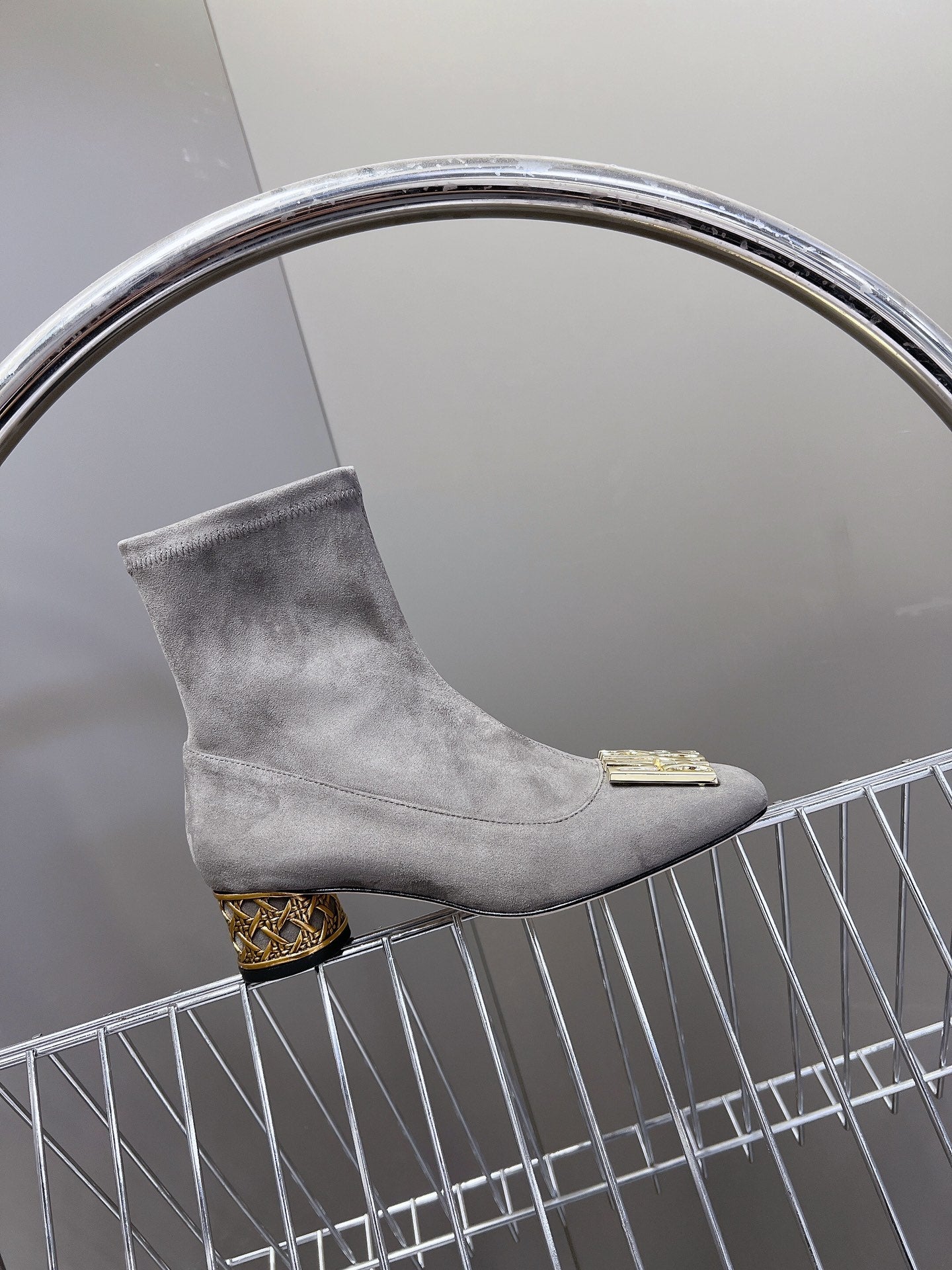 ICON HEELED ANKLE BOOT DOVE GRAY SUEDE 4 CM WITH GOLD LOGO - 34