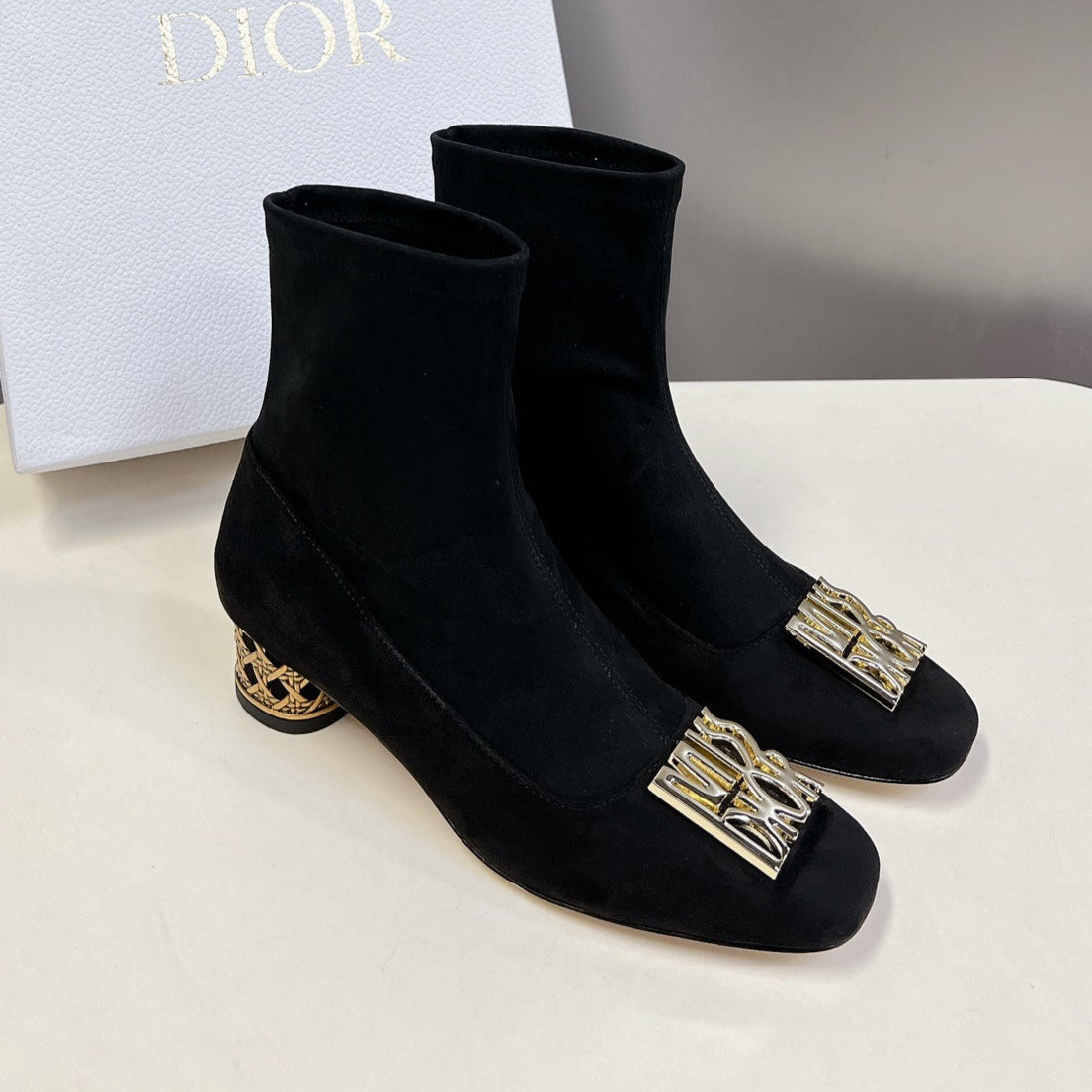 ICON HEELED ANKLE BOOT BLACK SUEDE 4 CM WITH GOLD LOGO - 34