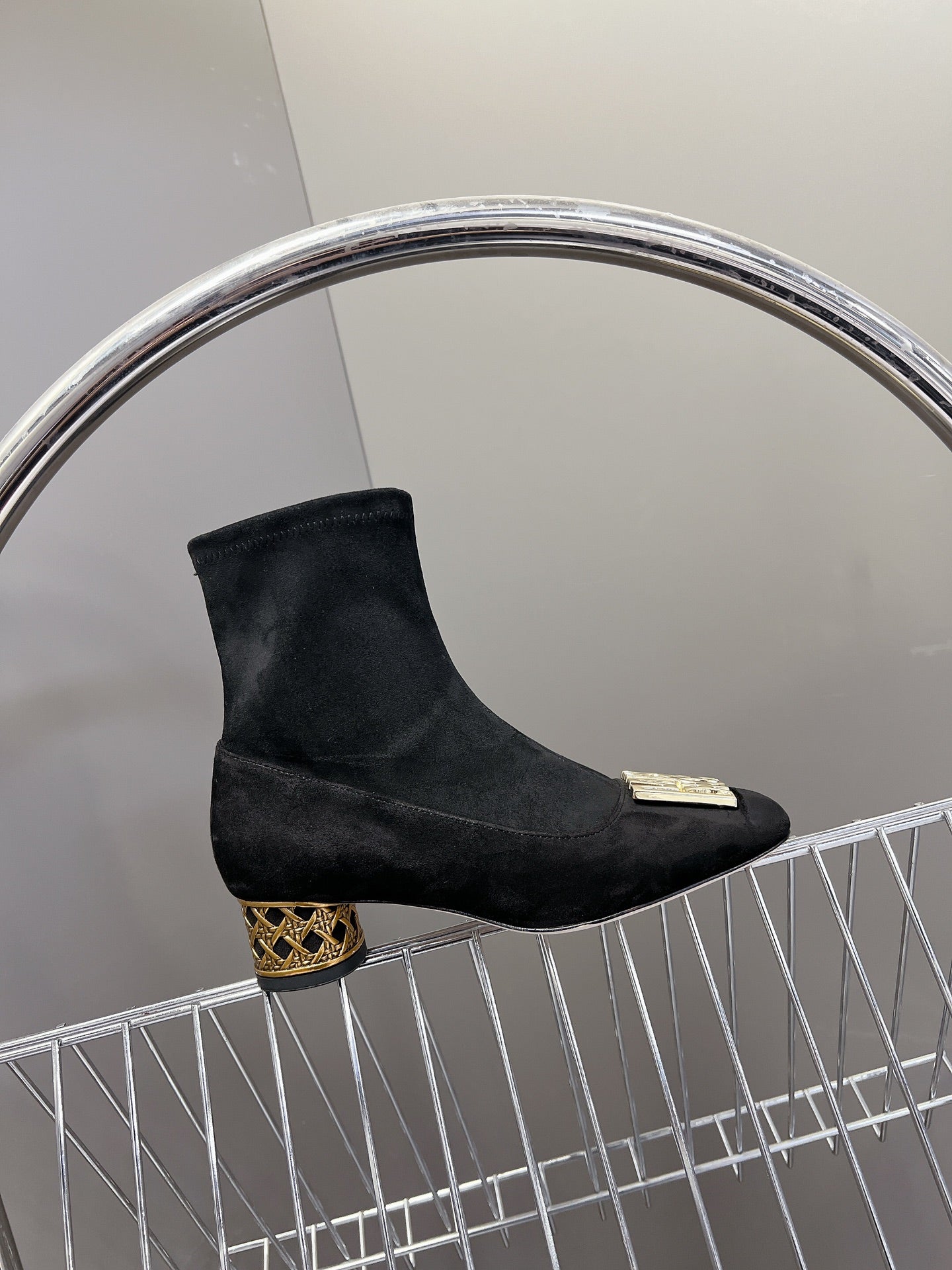 ICON HEELED ANKLE BOOT BLACK SUEDE 4 CM WITH GOLD LOGO - 34