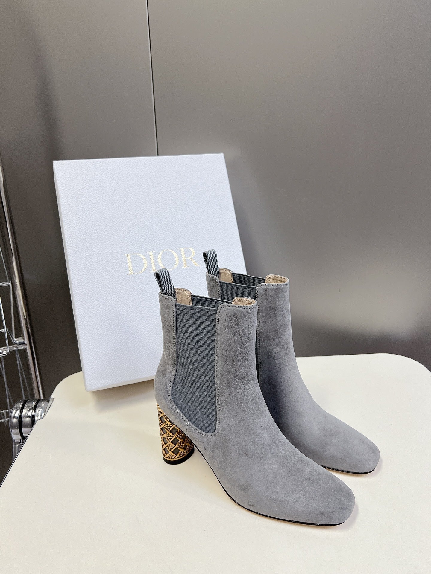 ICON HEELED ANKLE BOOT COOL GRAY SUEDE 8 CM - 34