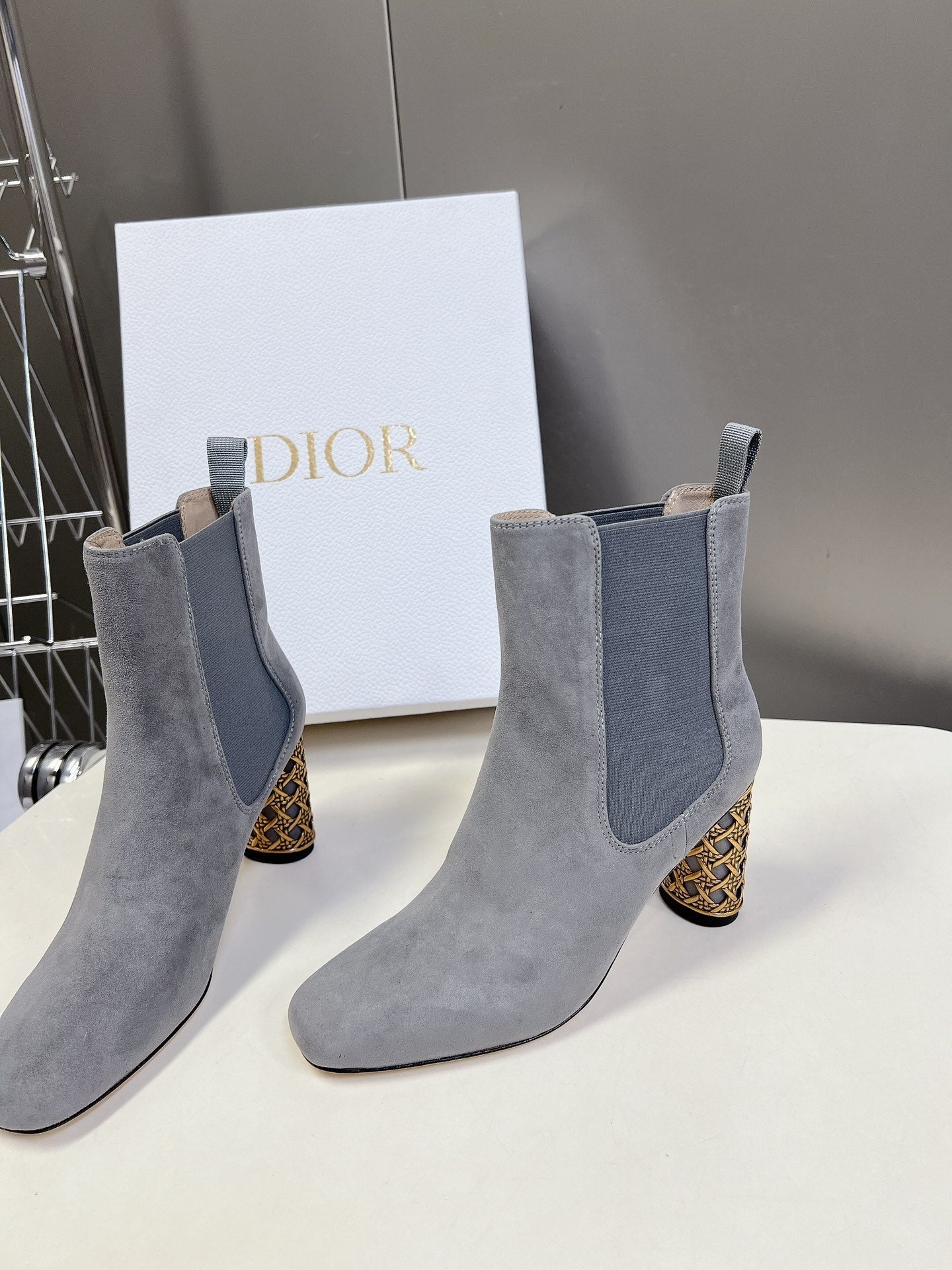 ICON HEELED ANKLE BOOT COOL GRAY SUEDE 8 CM - 34