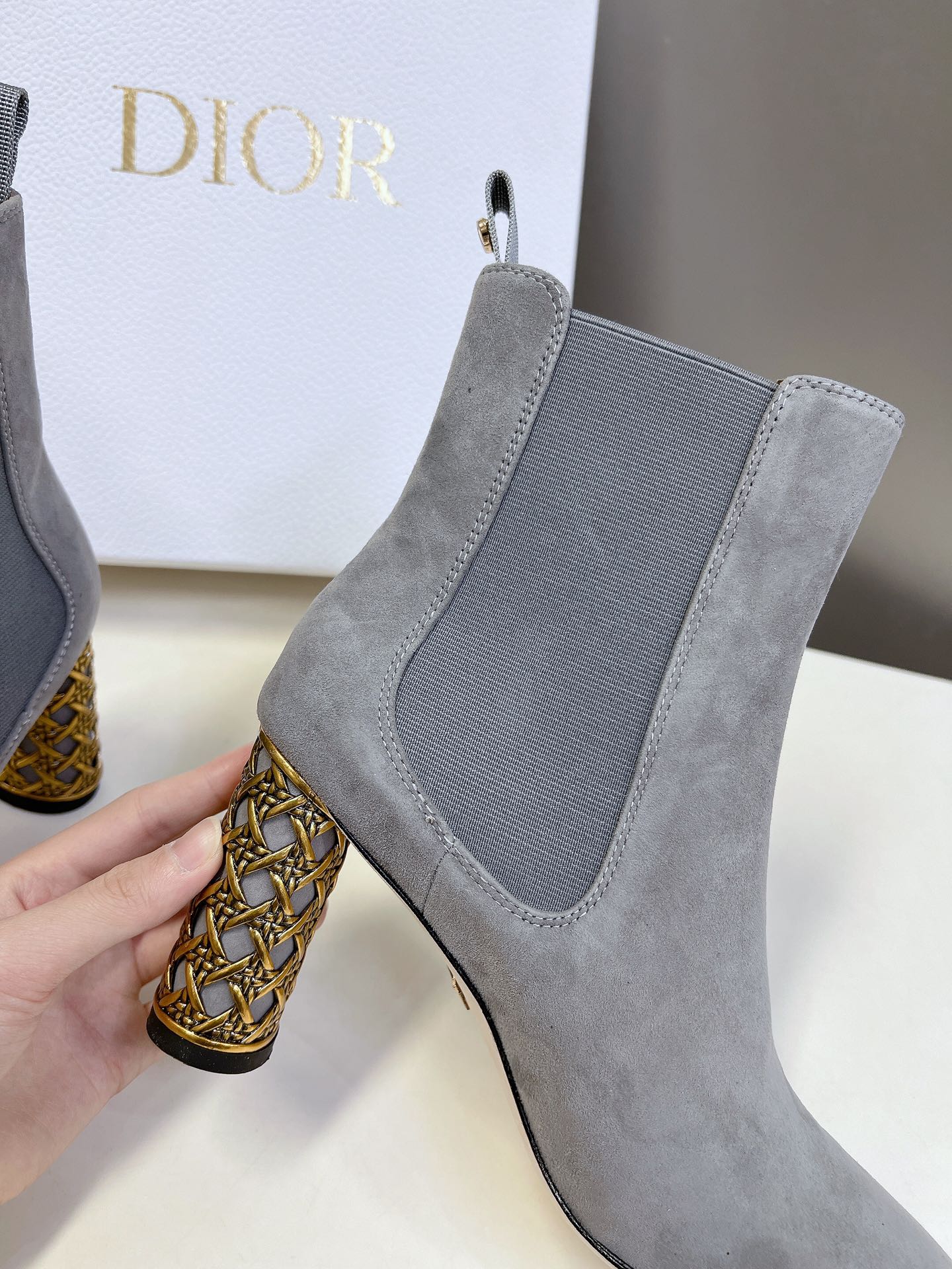 ICON HEELED ANKLE BOOT COOL GRAY SUEDE 8 CM - 34