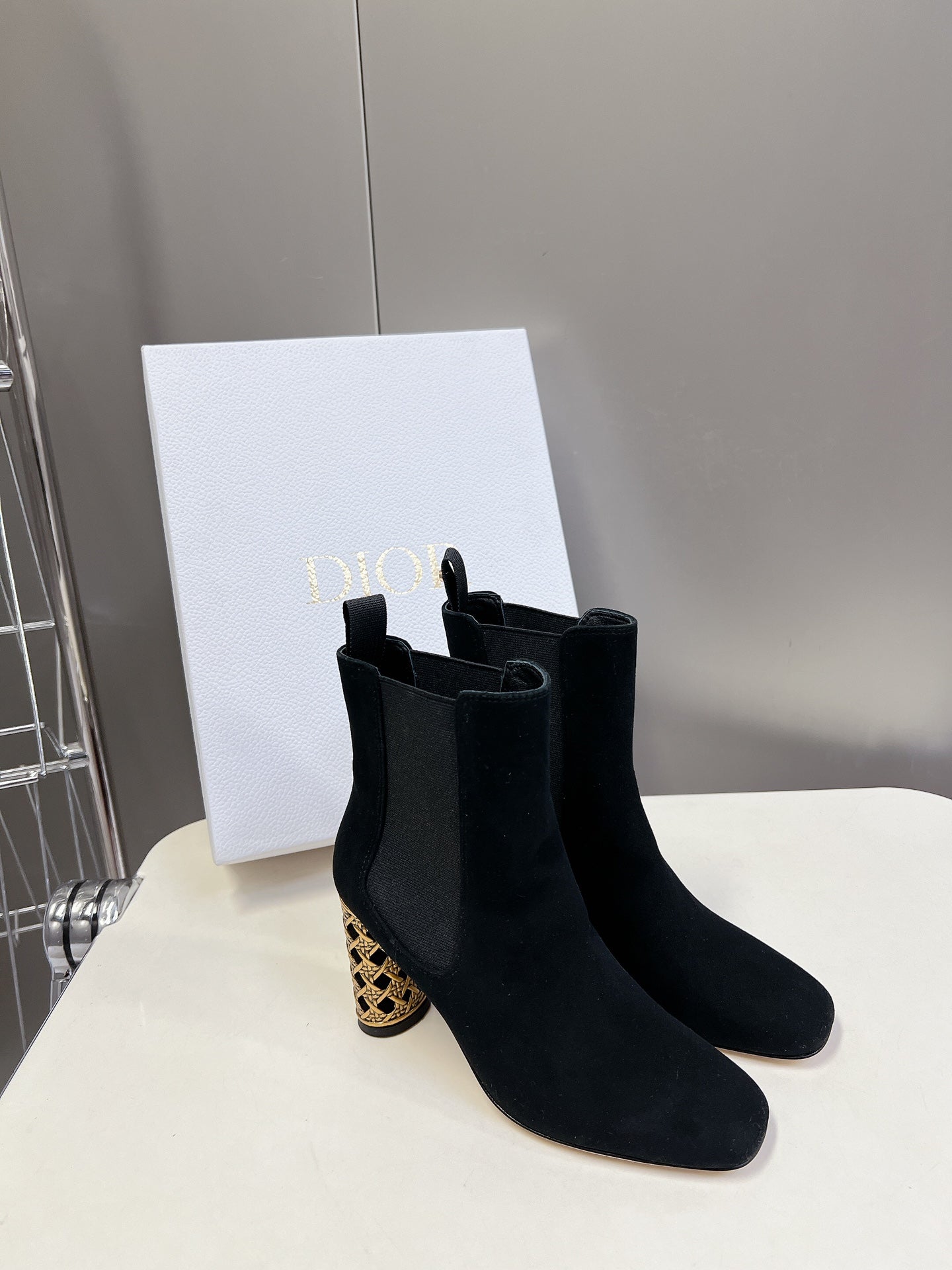 ICON HEELED ANKLE BOOT BLACK SUEDE 8 CM - 34