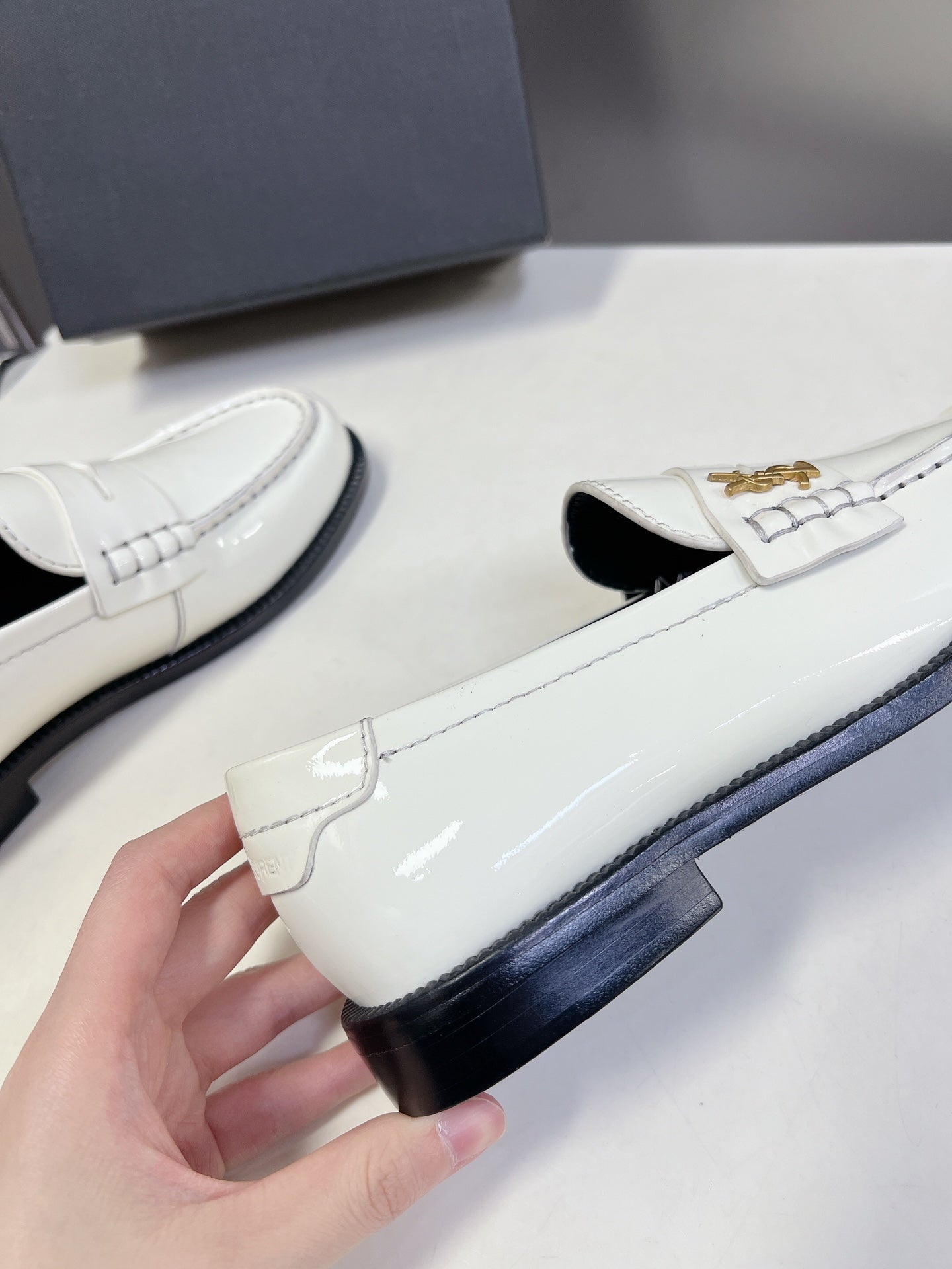 YSL 25S SAINT LAURENT LOAFERS IN WHITE PATENT CALFSKIN - 35