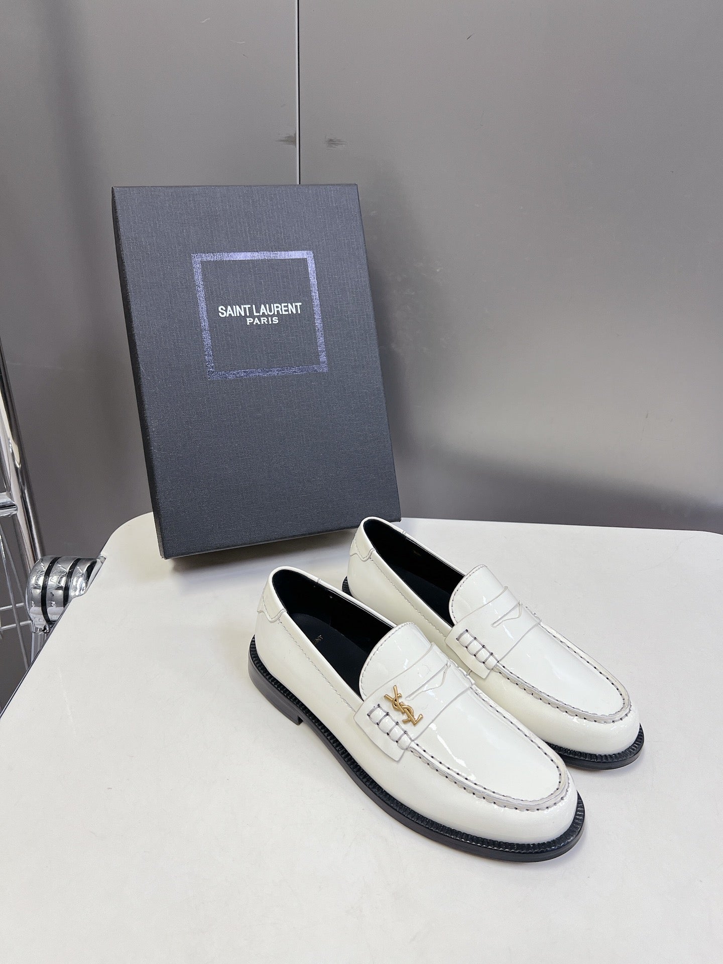 YSL 25S SAINT LAURENT LOAFERS IN WHITE PATENT CALFSKIN - 35