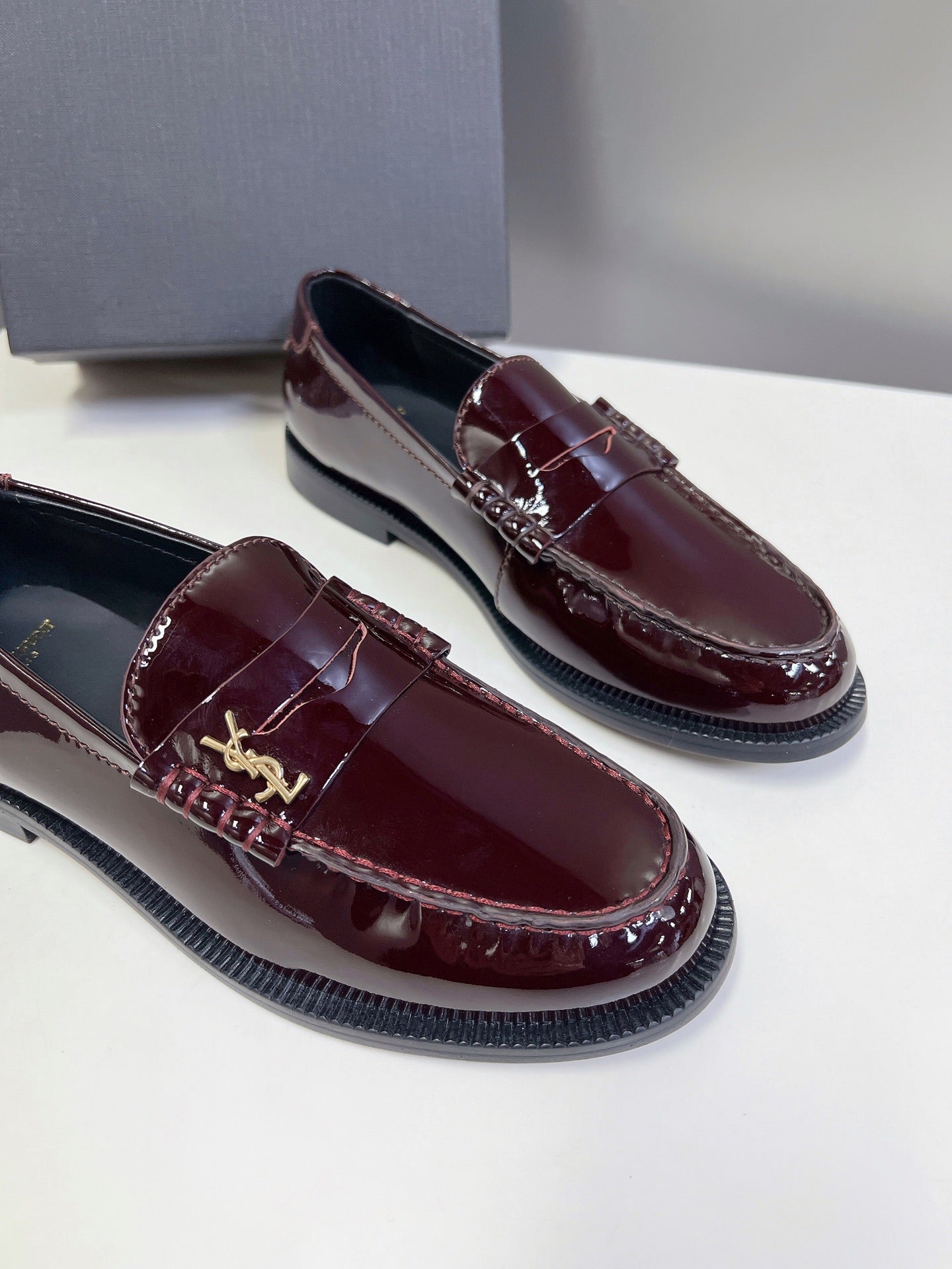 YSL 25S SAINT LAURENT LOAFERS IN BLACK CHERRY PATENT CALFSKIN - 35