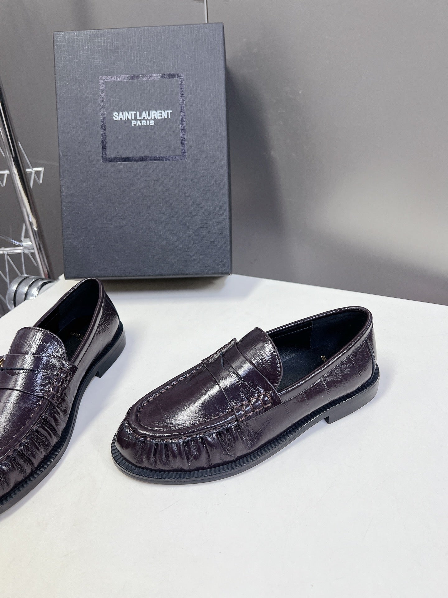 YSL 25S SAINT LAURENT LOAFERS IN DUSTY PLUM CALFSKIN - 35
