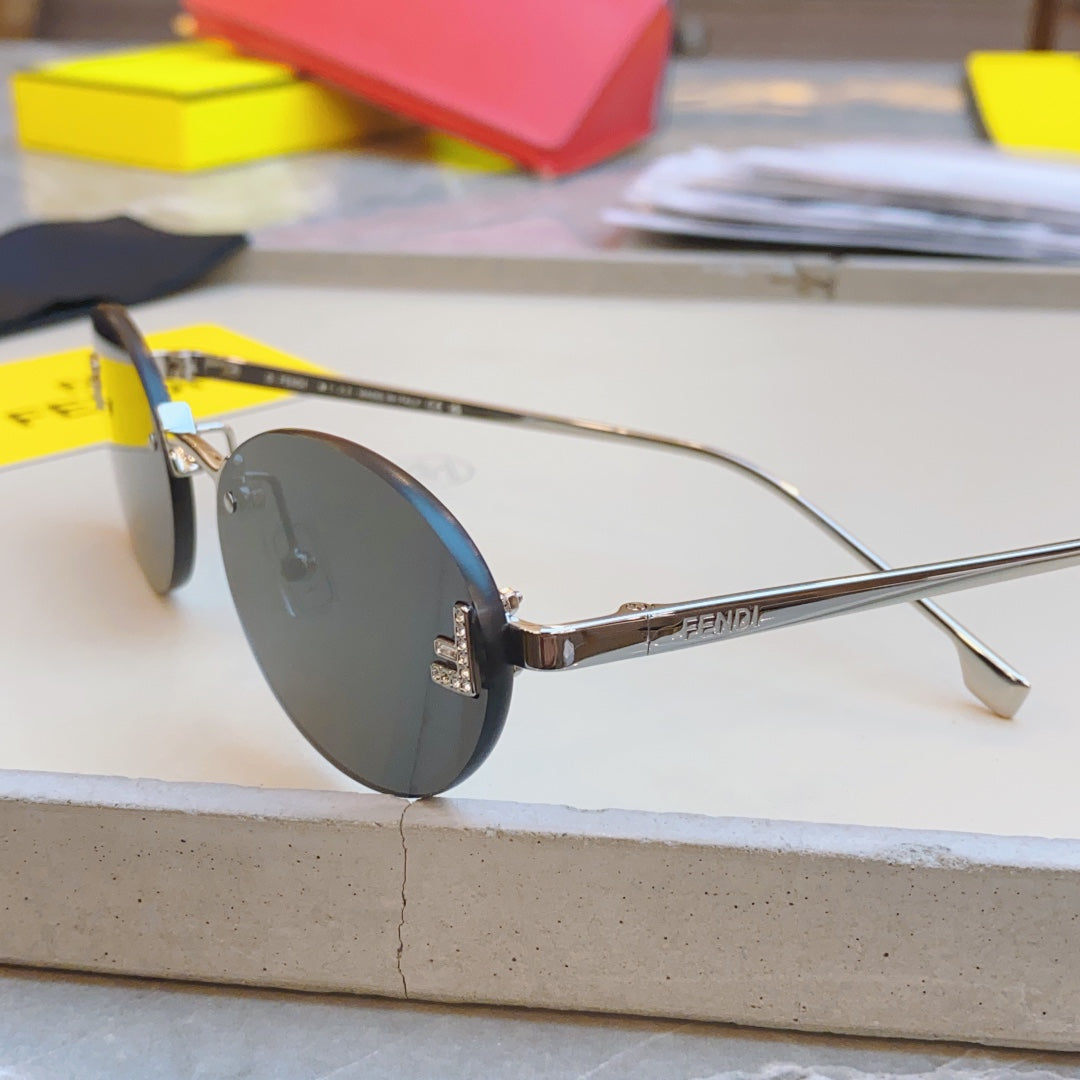 FIRST CRYSTAL OVAL FRAME SUNGLASSES FE4075US IN METAL - Green