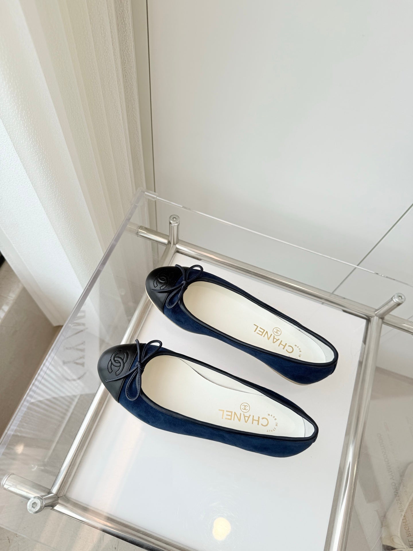 BALLET FLAT IN BLACK CALFSKIN AND NAVY BLUE SUEDE - 34
