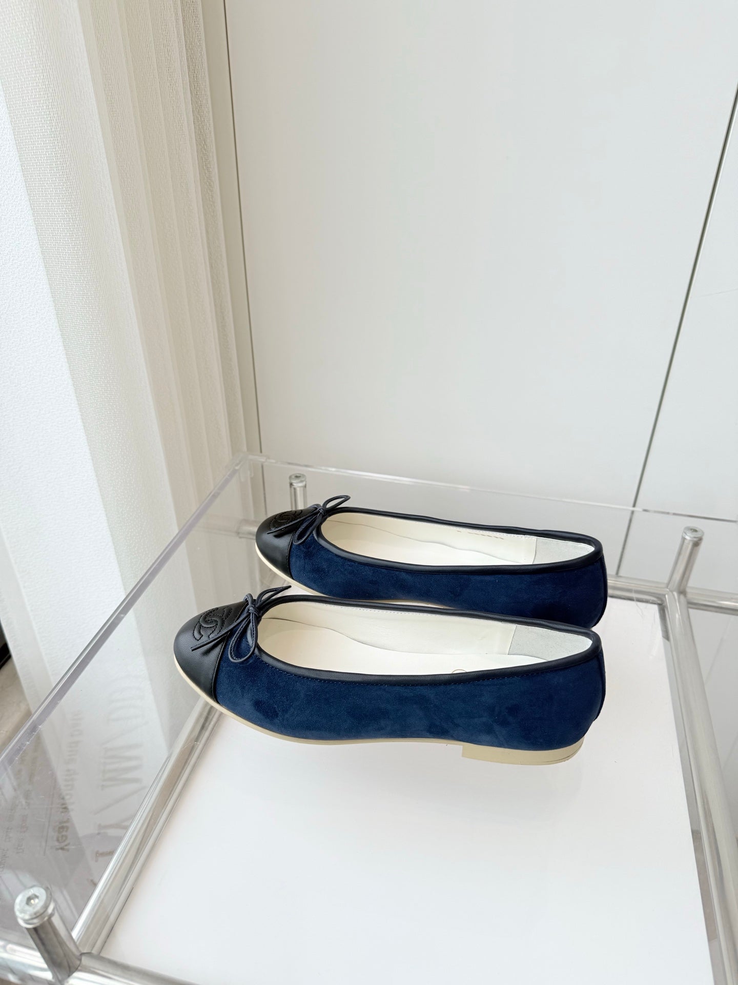 BALLET FLAT IN BLACK CALFSKIN AND NAVY BLUE SUEDE - 34