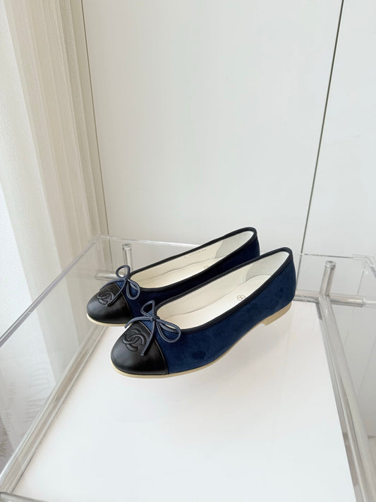 BALLET FLAT IN BLACK CALFSKIN AND NAVY BLUE SUEDE - 34
