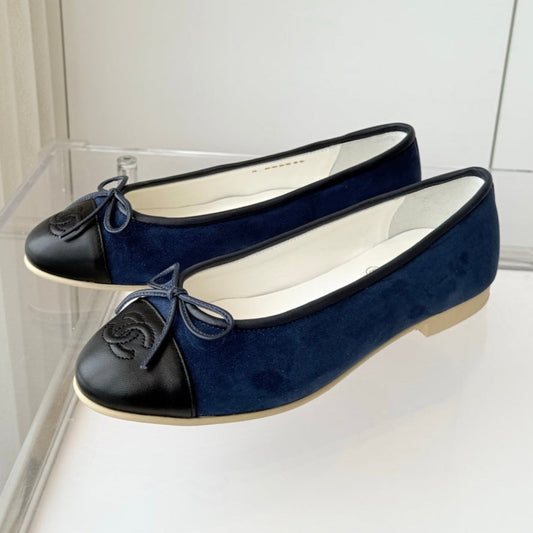 BALLET FLAT IN BLACK CALFSKIN AND NAVY BLUE SUEDE - 34