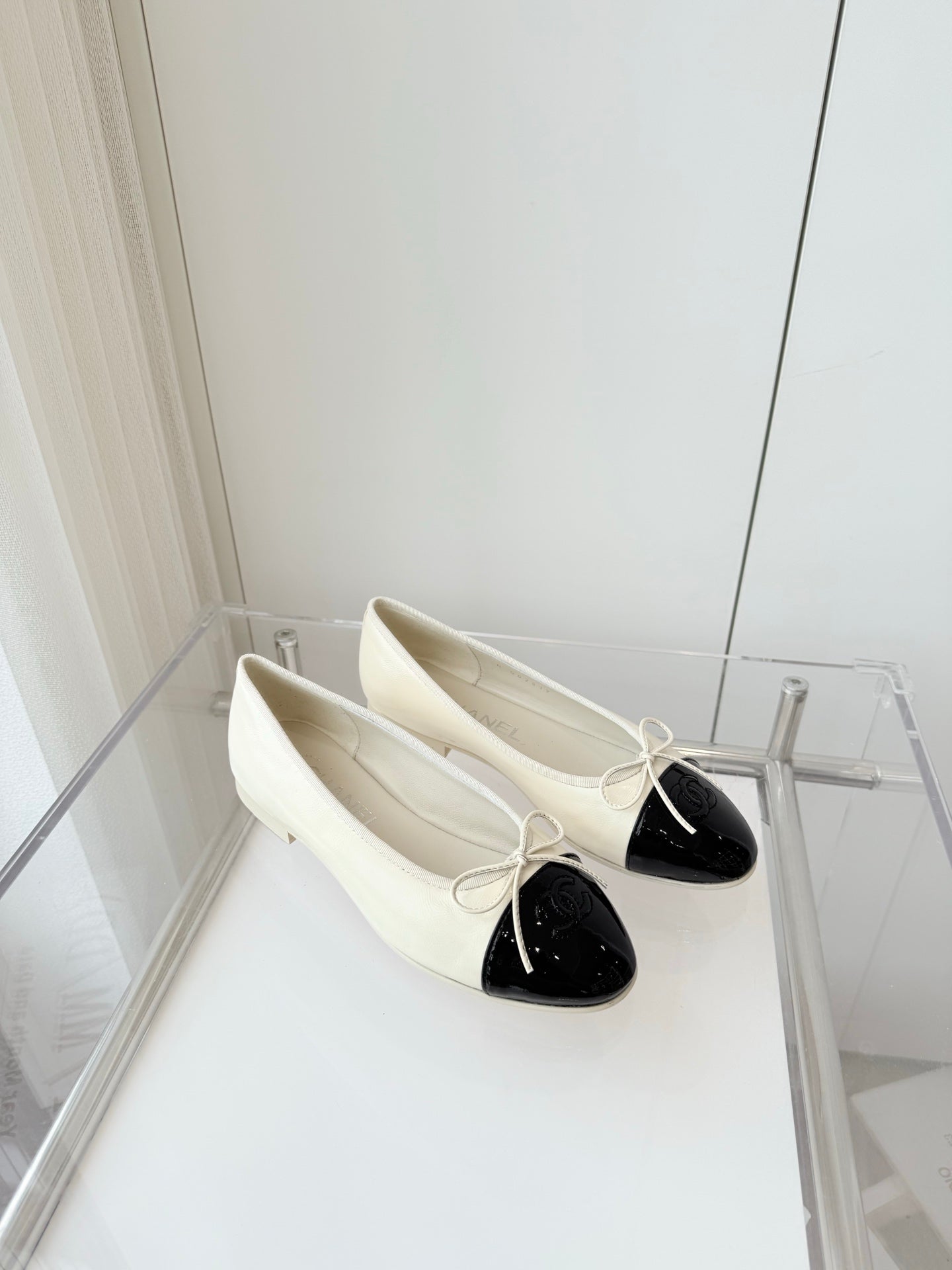 BALLET FLAT IN WHITE MIX BLACK CALFSKIN - 34