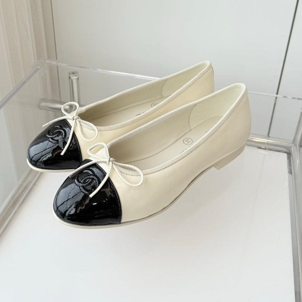 BALLET FLAT IN WHITE MIX BLACK CALFSKIN - 34