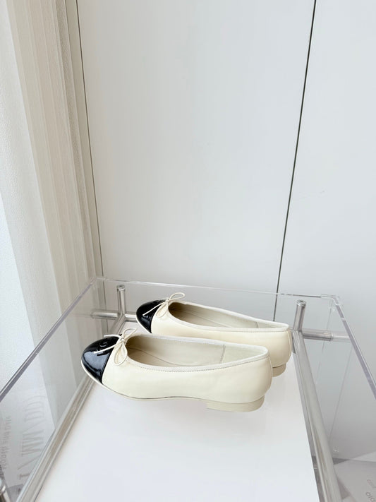 BALLET FLAT IN WHITE MIX BLACK CALFSKIN - 34