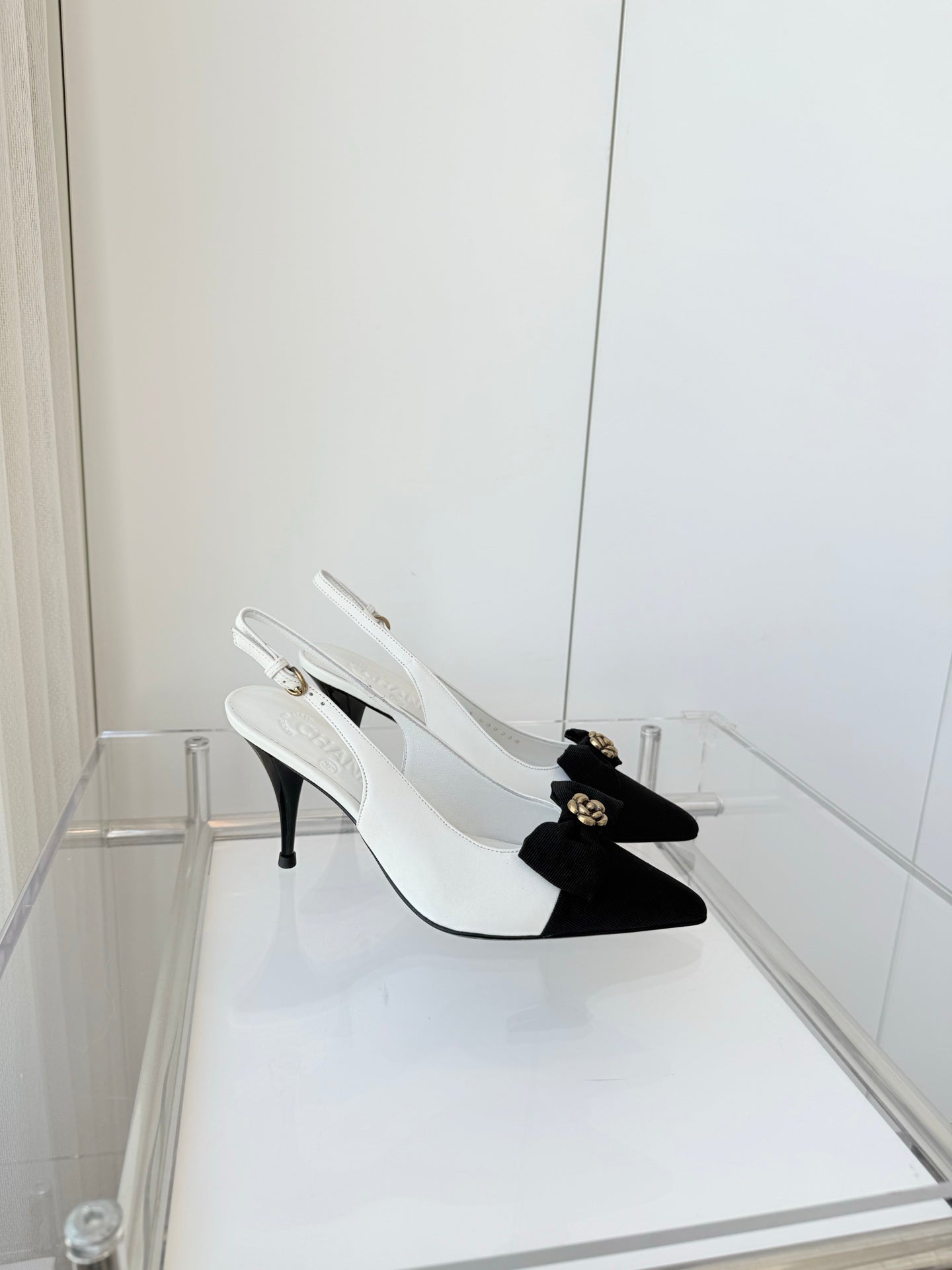 SLINGBACKS 80 MM IN WHITE CALFSKIN AND BLACK CANVAS - 35