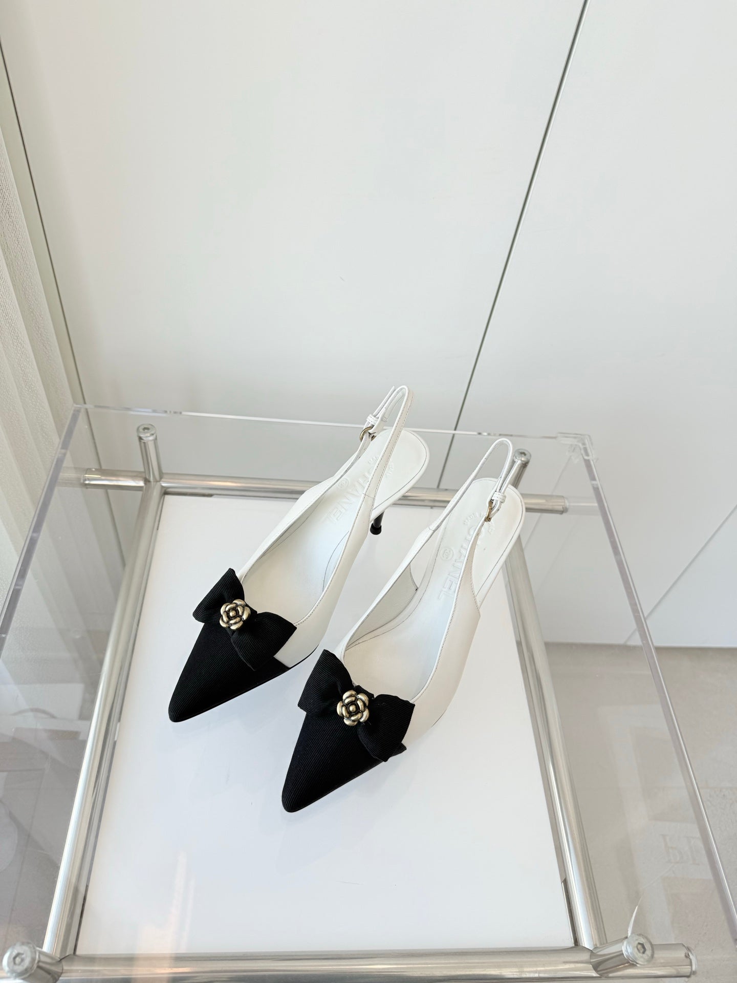 SLINGBACKS 80 MM IN WHITE CALFSKIN AND BLACK CANVAS - 35