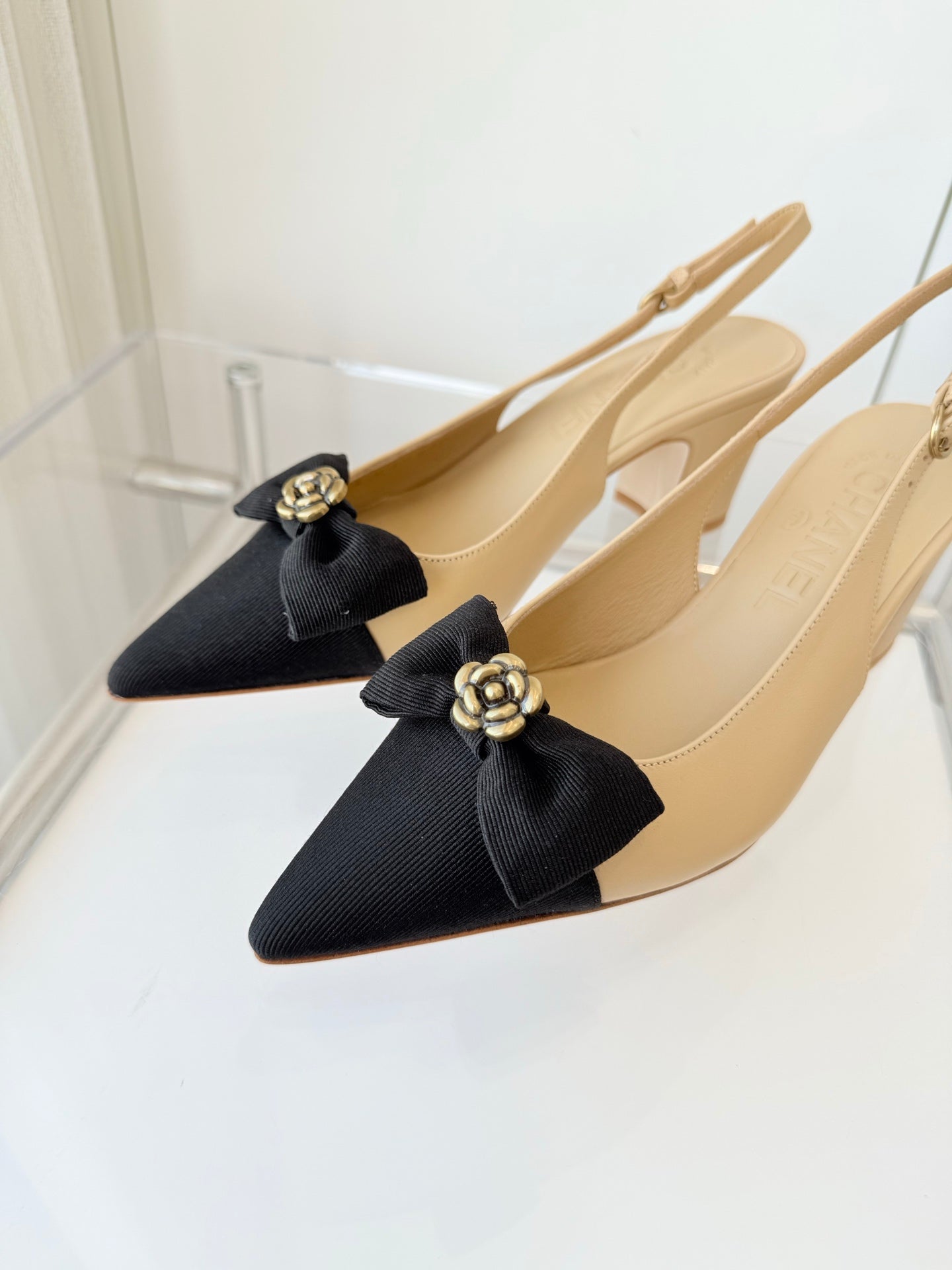 SLINGBACKS 65 MM IN BEIGE CALFSKIN AND BLACK CANVAS - 35