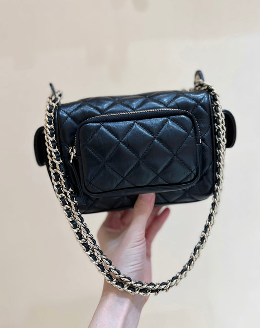 СУМКА-ФОТОАПАРАТ CHANEL 23 З КОНГІЙСЬКОЇ ЧОРНОЇ БЛИСКУЧОЇ ТЕЛЯЧОЇ ШКІРИ