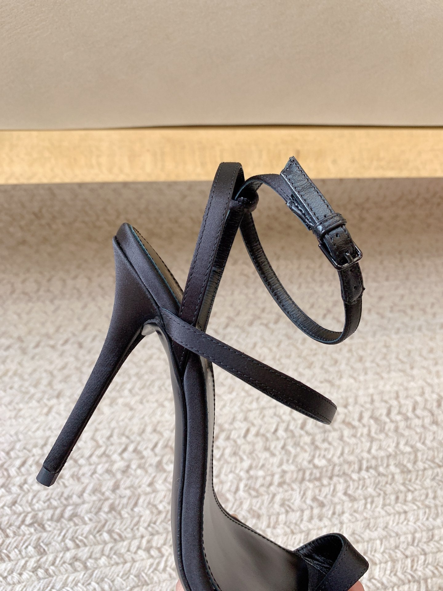 HIGH FLIP FLOPS SANDAL WITH STRAP IN BLACK SILK - 34