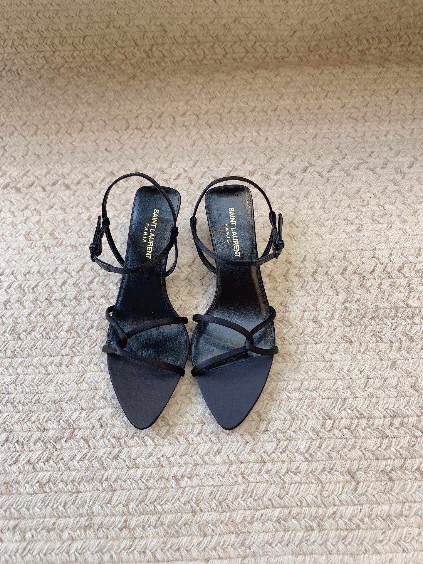 STRAPPY MID HEEL SANDALS IN BLACK SILK - 34