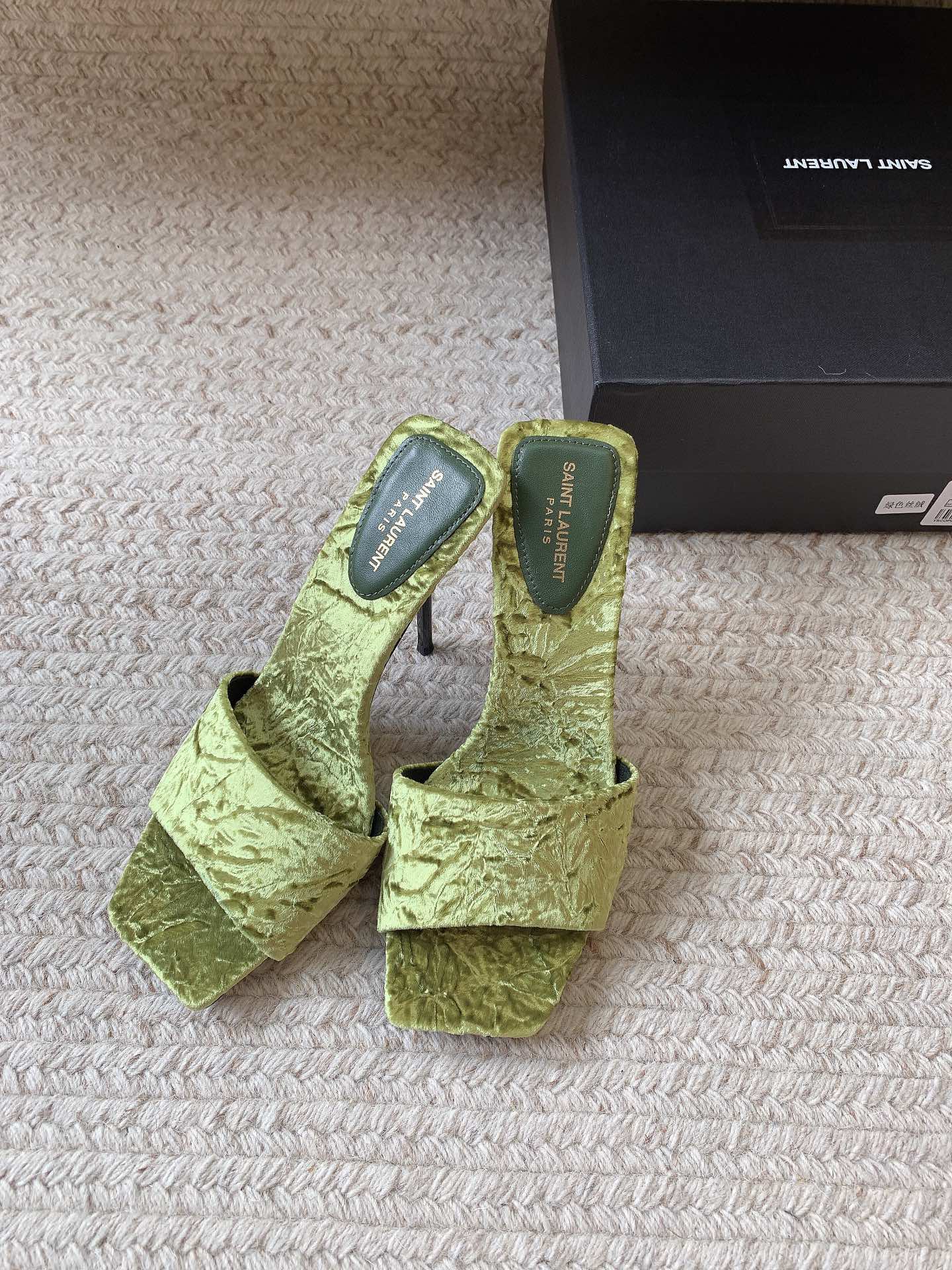 HIGH HEEL SLIDES IN TEA GREEN VELVET - 34