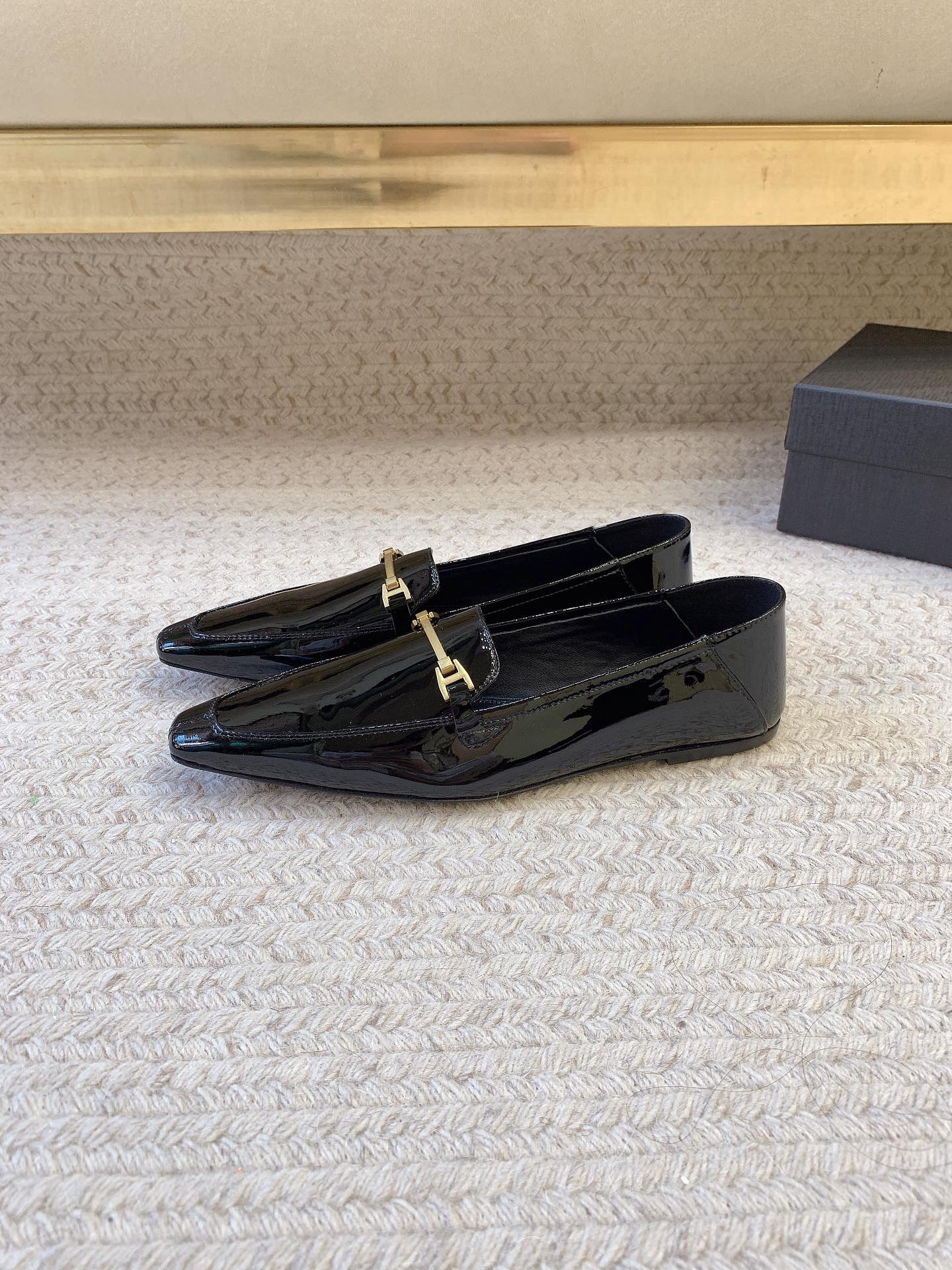 LOAFERS WITH GOLD HARDWARE IN BLACK GLOSSY CALFSKIN - 34