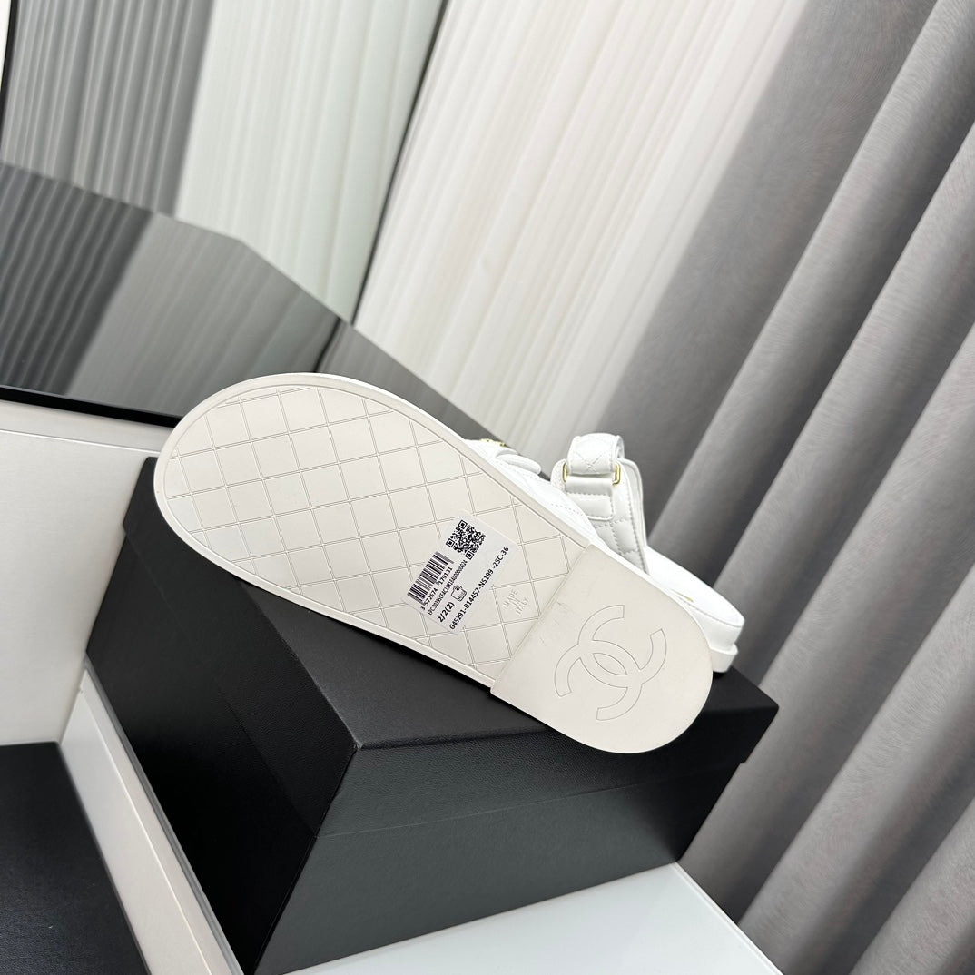 dad sandals white patent lambskin mules - 35