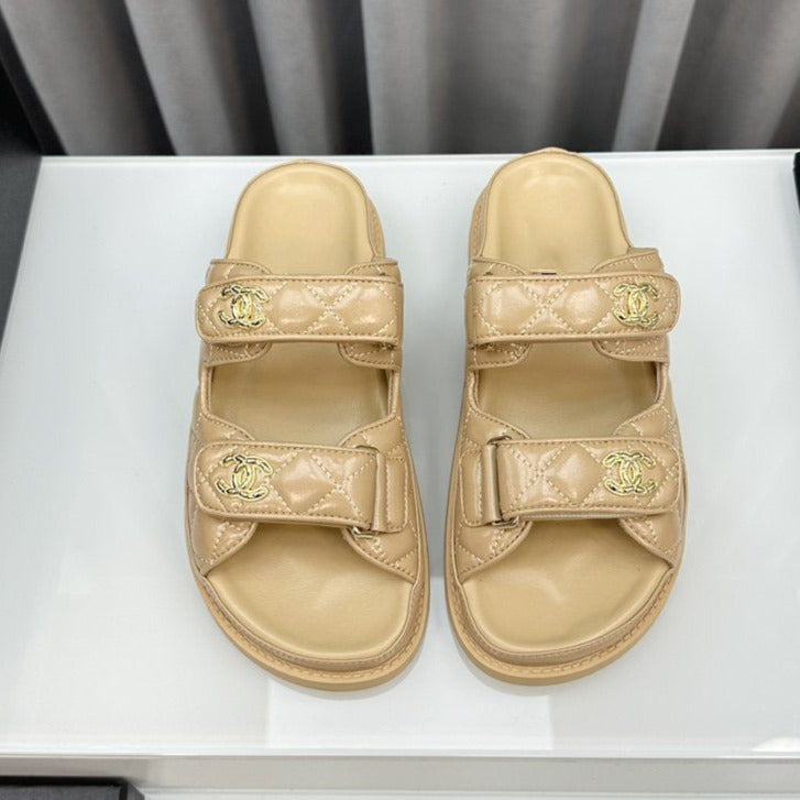 dad sandals beige patent lambskin mules - 35