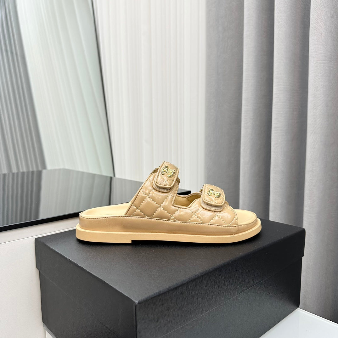 dad sandals beige patent lambskin mules - 35