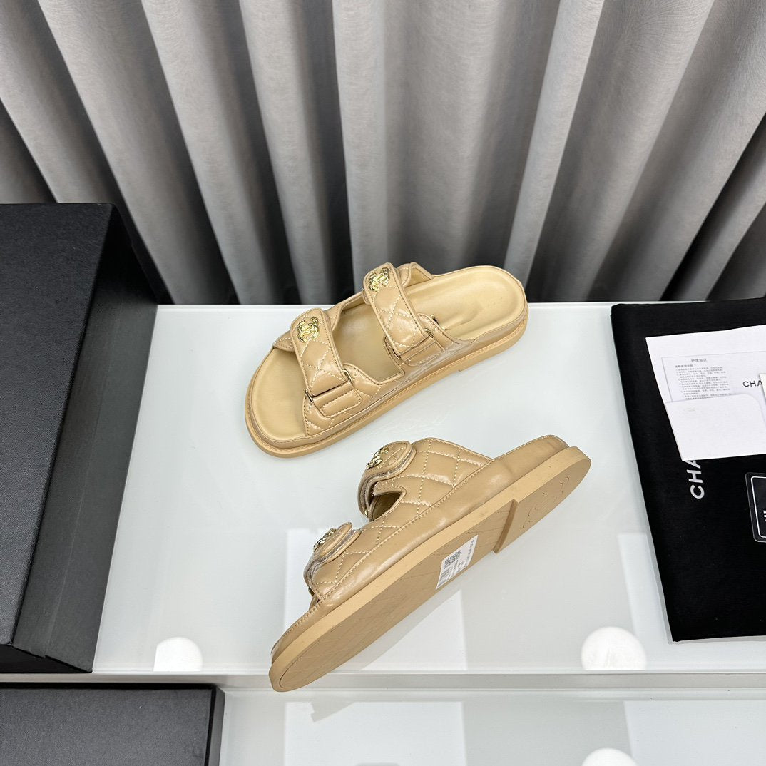 dad sandals beige patent lambskin mules - 35