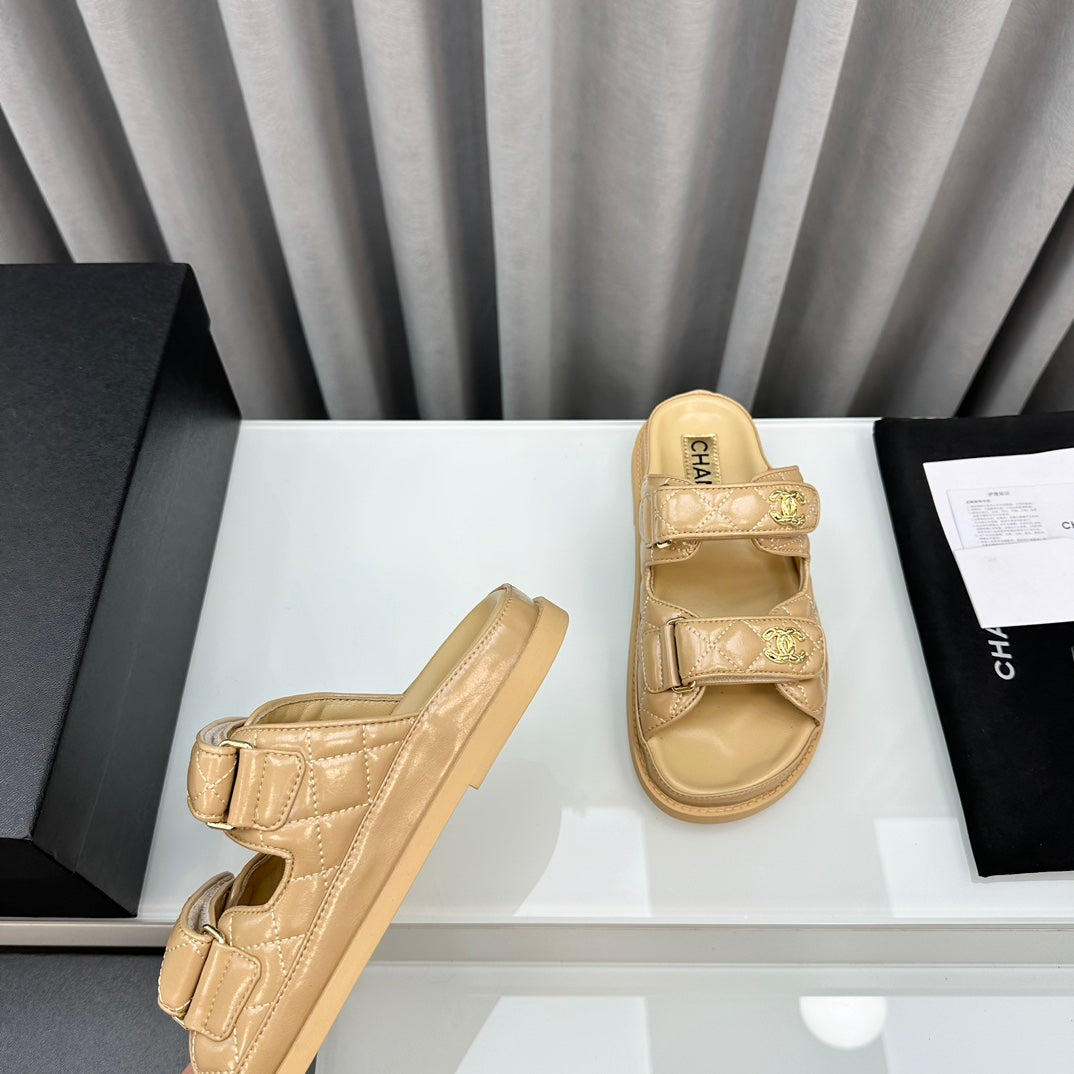 dad sandals beige patent lambskin mules - 35