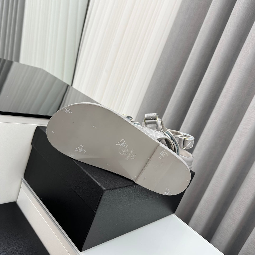 dad sandals grey patent lambskin - 35