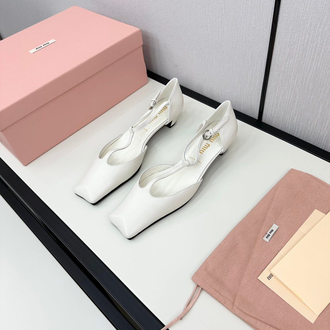 BALLET SANDAL WHITE LAMBSKIN WITH T-STRAP - 35